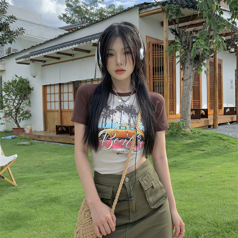 พร้อมส่ง 💒🏄🏻♀️ Hawaii tops เสื้อครอปเข้ารูปลายสวย (IN38011)