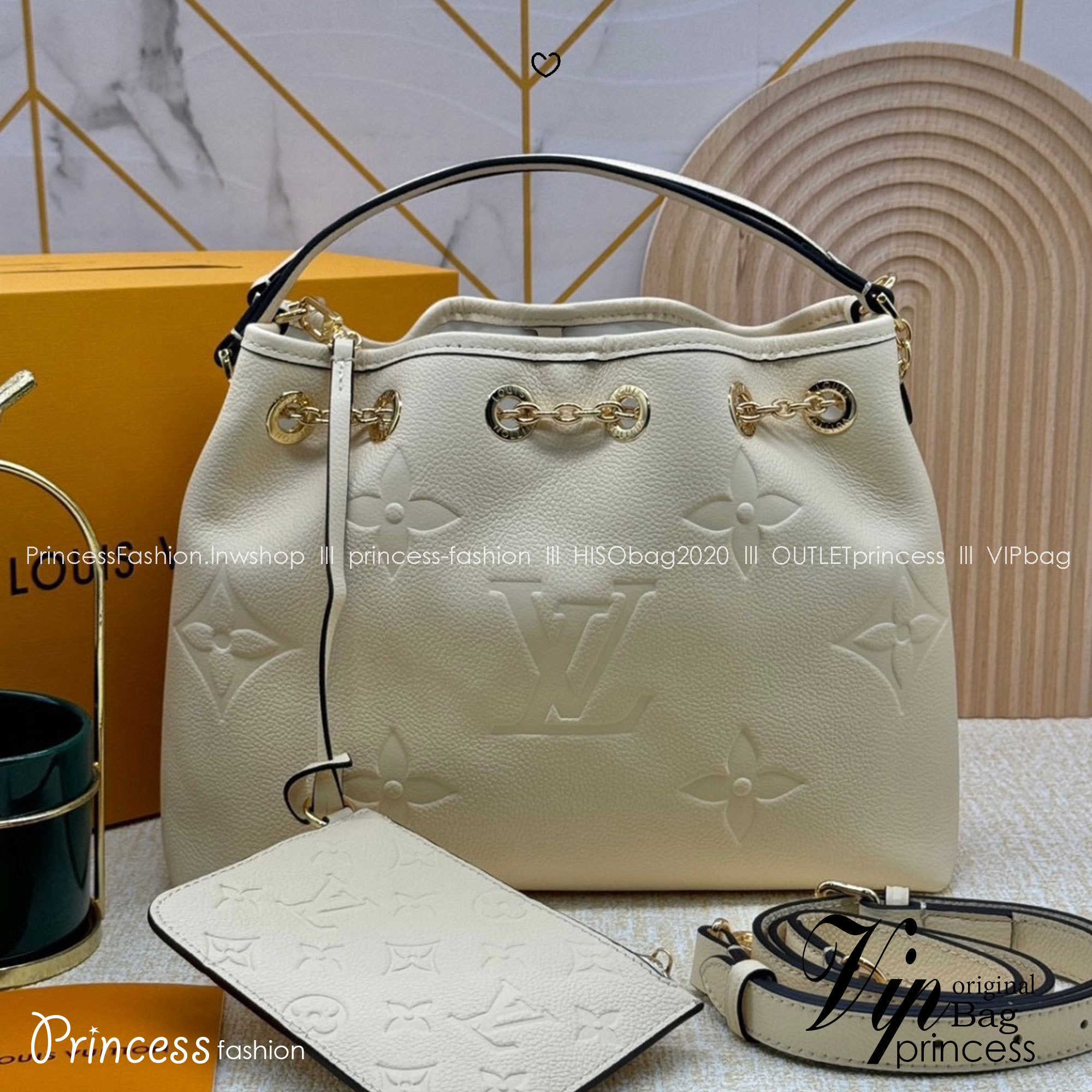 LV Bundle Bag / LV Bella Bucket Bag กระเป๋าสะพายทรงบัคเก็ตรุ่นใหม่ หนังแท้ Monogram Empreinte ตกแต่งอะไหล่สีทองหรูหราปั้มแบรนด์ รูปทรงกระเป๋าเพรียวบางใช้งานได้ตั้งแต่เช้าจรดค่ำแมตช์กับเสื้อผ้าได้ทุกชุด หูจับแบบคู่ใช้ถือก็ดู ล้ำสมัย