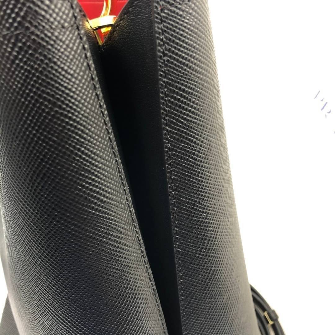 VIP 】หนังแท้ Prada Panier Bag Medium Saffiano Leather พร้อมส่งที่ไทย กระเป๋าสะพายข้างทรงบัคเก็ต จุของได้เยอะมาก เรียบแต่หรู ต้องใบนี้เลยค่าา