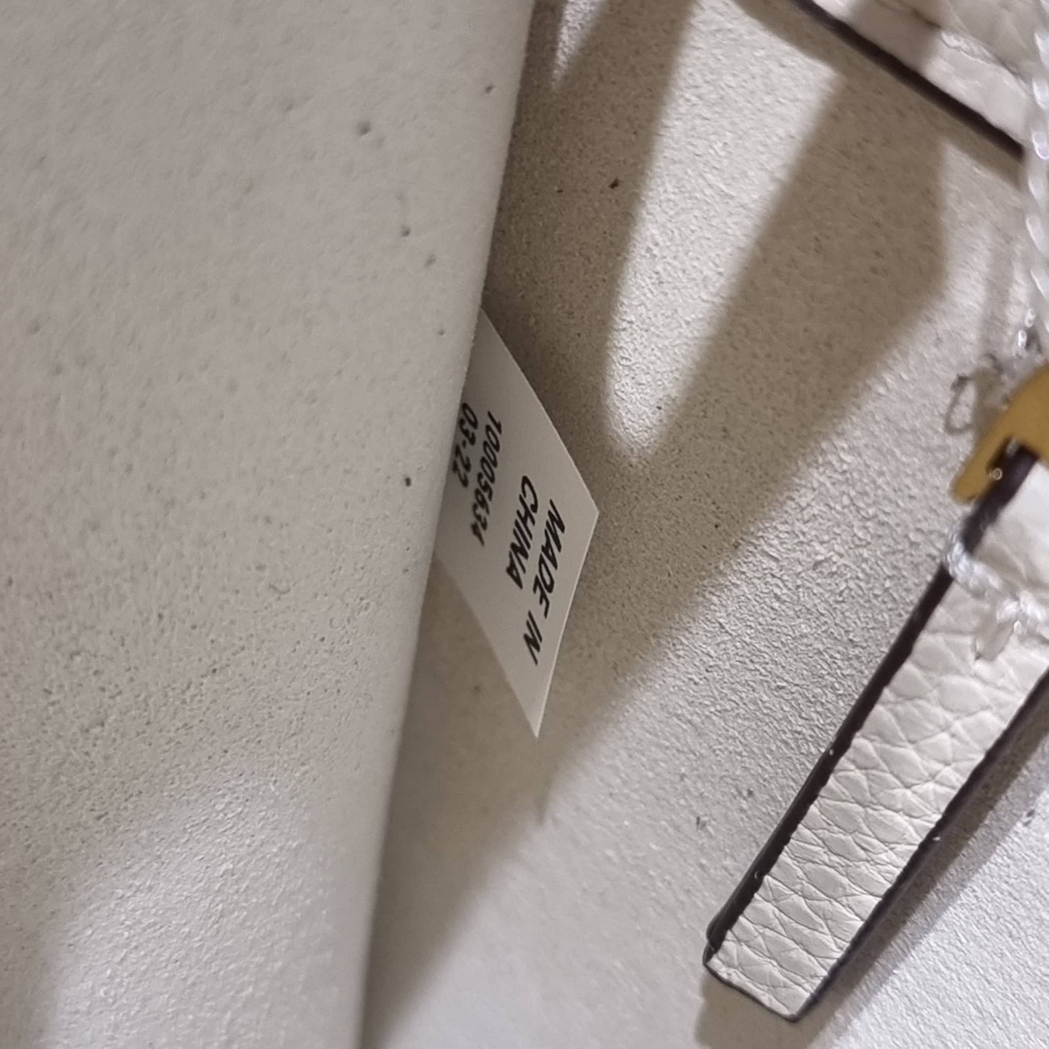 TORY BURCH MILLER SHOULDER BAG / Tory Burch Bag รุ่นยอดนิยม รุ่นหายาก รุ่นที่สาวๆตามหา ใบนี้เลย!! สวยหรู ผู้ดีทุกสี กระเป๋าสะพายไหล่ ดีไซน์อยู่ทรง คลาสสิคแฝงความหรูด้วยโลโก้สีทองอร่ามโดดเด่น