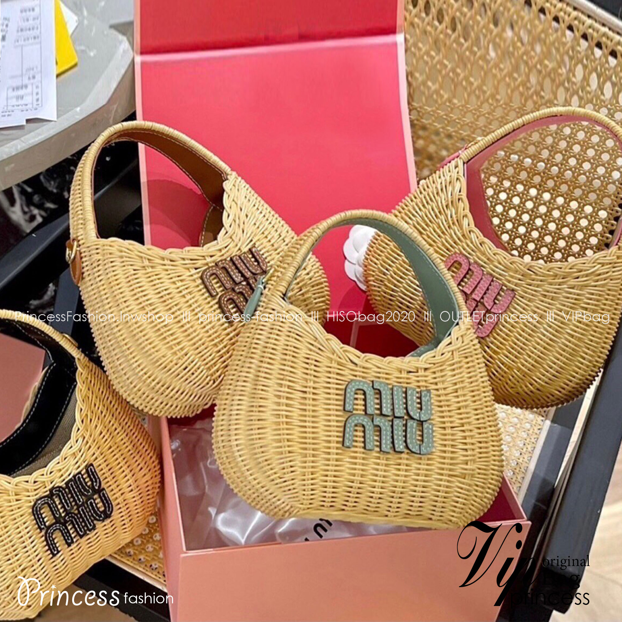 MIU MIU Wander wicker hobo bag 8" สวยหวานน้ำตาลเรียกแม่กันเลยจ้าใบนี้ กระเป๋าถือ กระเป๋าสานวินเทจวินใจงานที่แม่ชมเลือกใช้สวยเป๊ะมากคุ้มค่าแก่การลงทุนซื้อสะสมวางโชว์ก็สวยถือไปไหนก็สวยงามมีแต่คนมองค่ะ