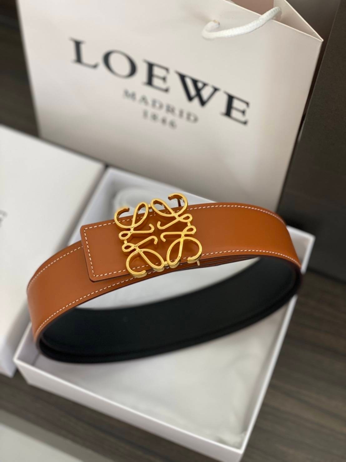 Loewe Belt / Loewe Anagram Leather Belt เข็มขัดโลเอเว่หนังแท้ สุดคลาสสิค วินเทจ เรียบง่าย ผู้ดี เป็นซิกเนเจอร์ ใช้งานเป็น everyday use ได้เลย