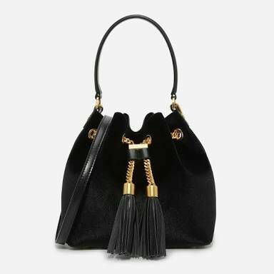 CHARLES & KEITH TEXTURE CHAIN DETAIL HANDBAG กระเป๋าทรงขนมจีบอวัสดุหนังกำมะหยี่ ขนาดกำลังดี อะไหล่สีทอง ประดับด้วยพู่ด้านหน้า ภายในโล่งกว้าง ใส่กระเป๋าสตางค์ยาวได้ มีหูหิ้ว สายสะพายยาวปรับ/ ถอดได้ ฐานกระเป๋าแข็งมีหมุดรองฐาน 4 มุม สวยทุกสีค่ะ