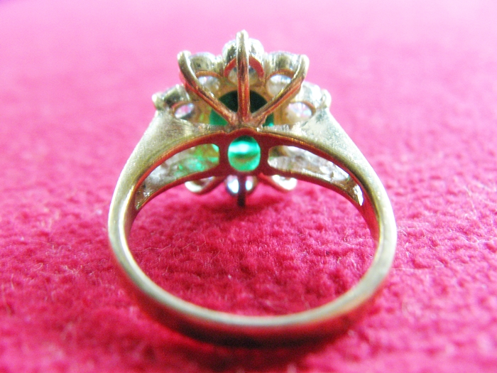 สินค้าจองค่ะ แหวนมรกตทองเหลืองล้อมเพชรแบบผู้หญิง(ราศีพฤษภ)แบบ1ค่ะ