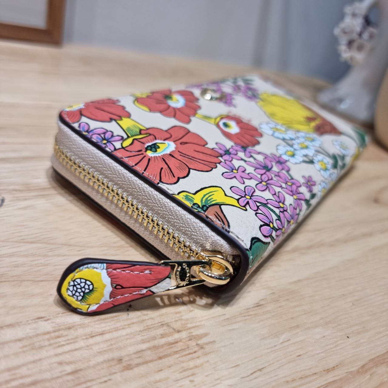 COACH LONG ZIP AROUND WALLET WITH FLORAL PRINT CJ373 / CR930 กระเป๋าสตางค์ใบยาวลายดอกไม้สดใส เกรดท็อปออริ เกรดดีสุด สลับแท้ 1:1 ใช้ต่างประเทศได้