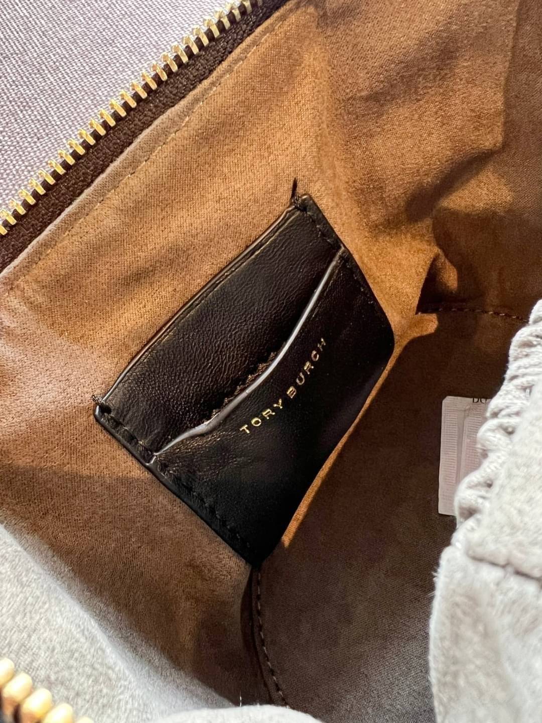 KIRA VANITY SHEEPSKIN / Tory Burch Kira Sheepskin Chain Messenger Handbag ((138999)) ที่สุดของความสวย ที่สุดของความLuxurious พร้อมส่งที่ไทย ล่าสุด! กับกระเป๋าหิ้วก็หรู สะพายข้างก็เริ่ด