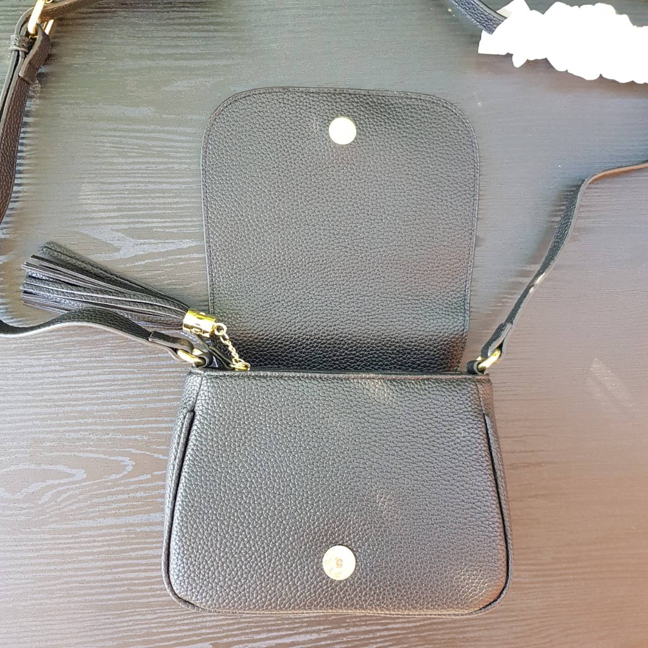 GUCCI Soho small leather disco bag กระเป๋าสะพายครอสบอดี้ทรงสวย ขนาดกำลังดี ใช้งานง่าย เข้าได้กับทุกลุค สายหนังยาวปรับระดับได้ตามการใช้งาน