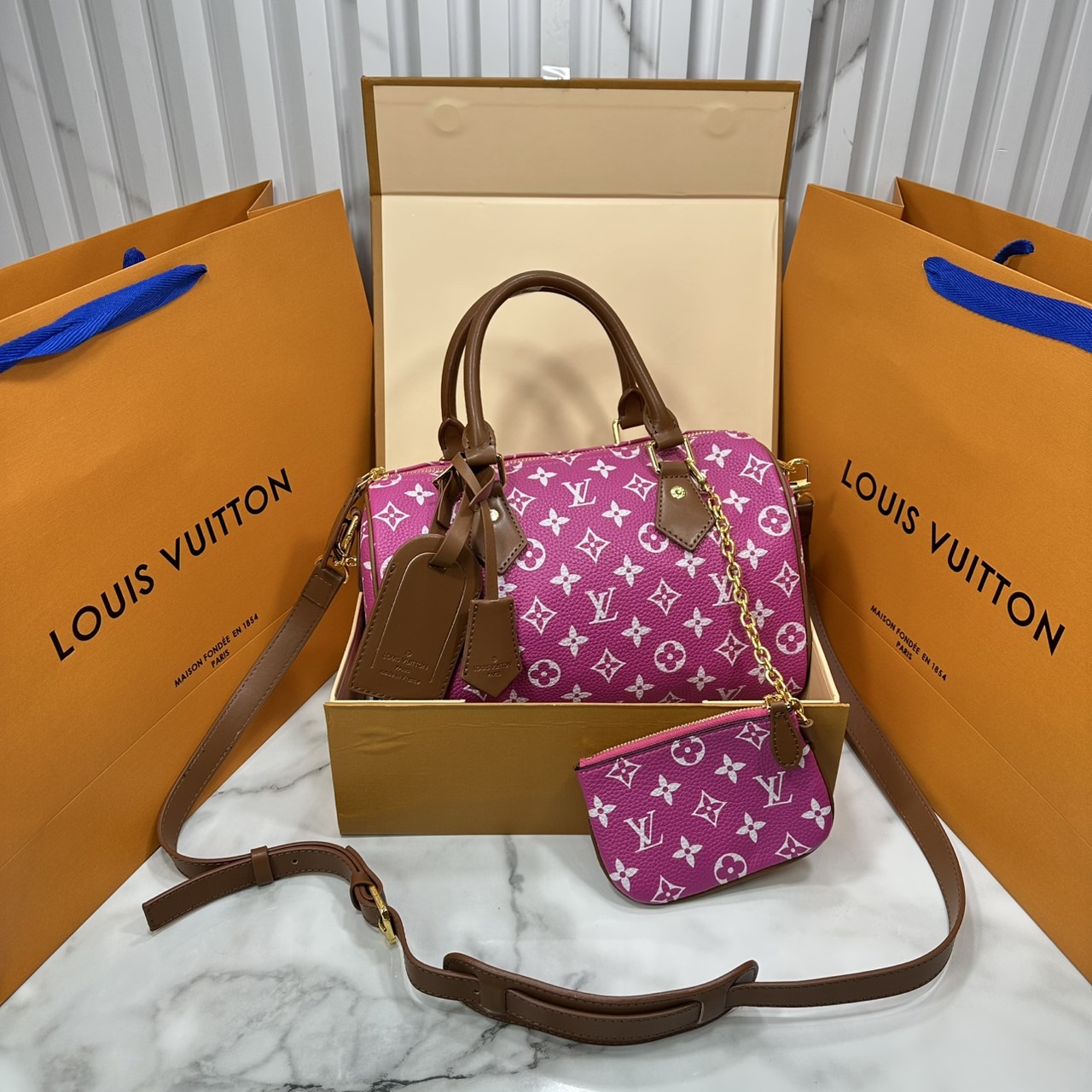 ORI หนังแท้ | LV Speedy P9 Bandoulière 25 Bag กระเป๋าสะพายทรงหมอนสปีดี้ คอลใหม่ล่าสุดหรูหราโดดเด่น รูปทรงใช้งานง่ายสวยตลอดกาล ใช้ได้กับทุกลุค ทุกโอกาส ภายในโล่งกว้างมาก ใส่ของสำคัญได้ครบแน่นอนจ้า