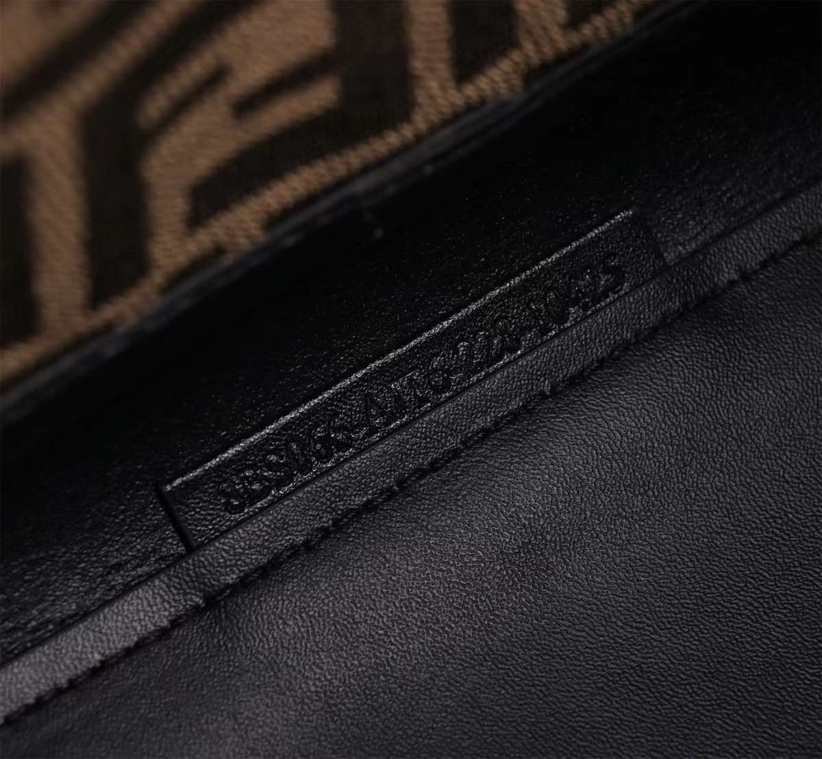 พร้อมส่ง 3 สี FENDI Peekaboo X-Lite Medium กระเป๋าสะพาย 🧡 เกรดออริจินอล 1:1 สลับแท้