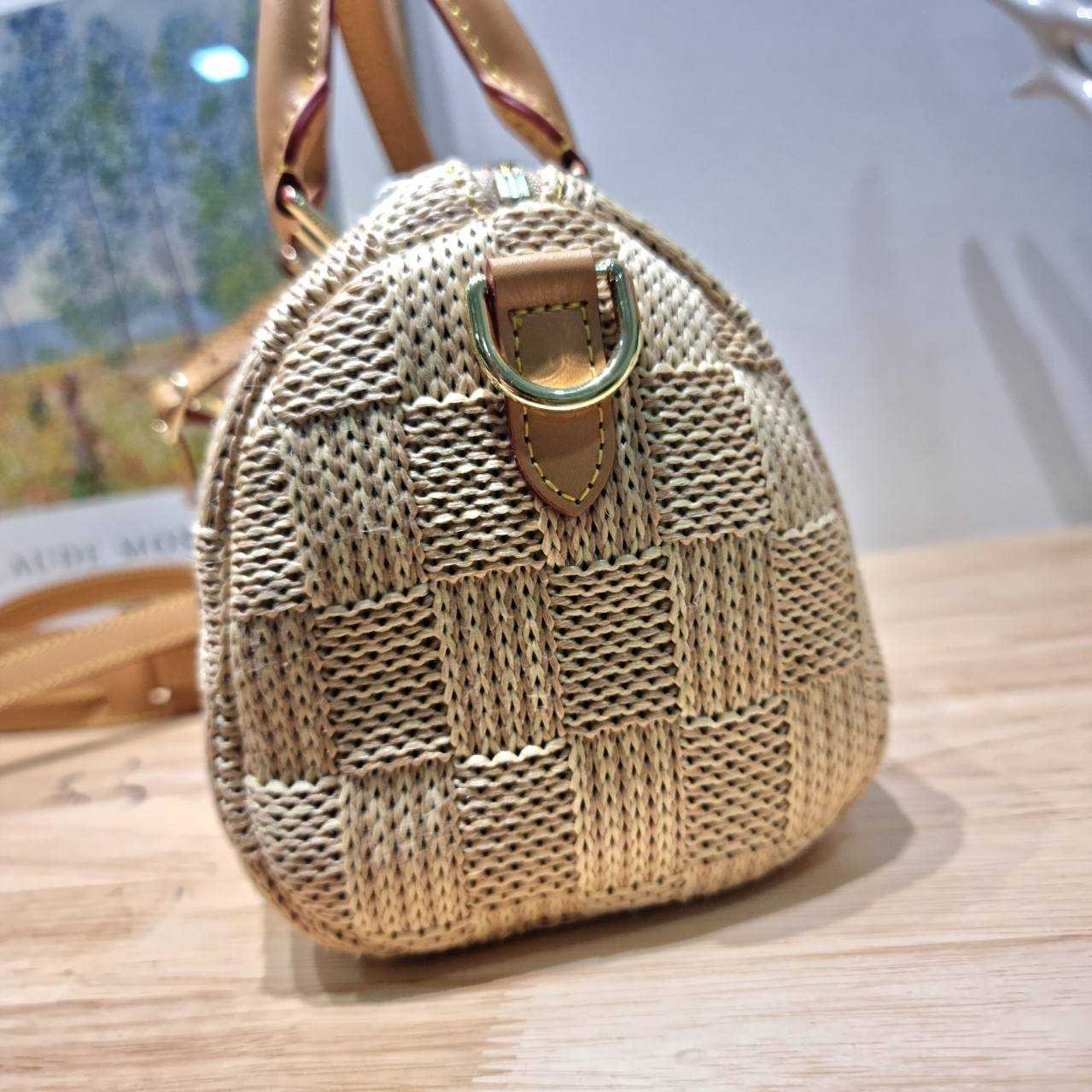 LV Keepall Bandoulière 25 / Lv bandouliere sunset bag กระเป๋าทรงหมอนสวยเก๋ ดีไซน์เริ่ดไม่ซ้ำใคร ลวดลายเอกลักษณ์ถักทอด้วยวัสดุรักษ์โลกดูดีมากๆ