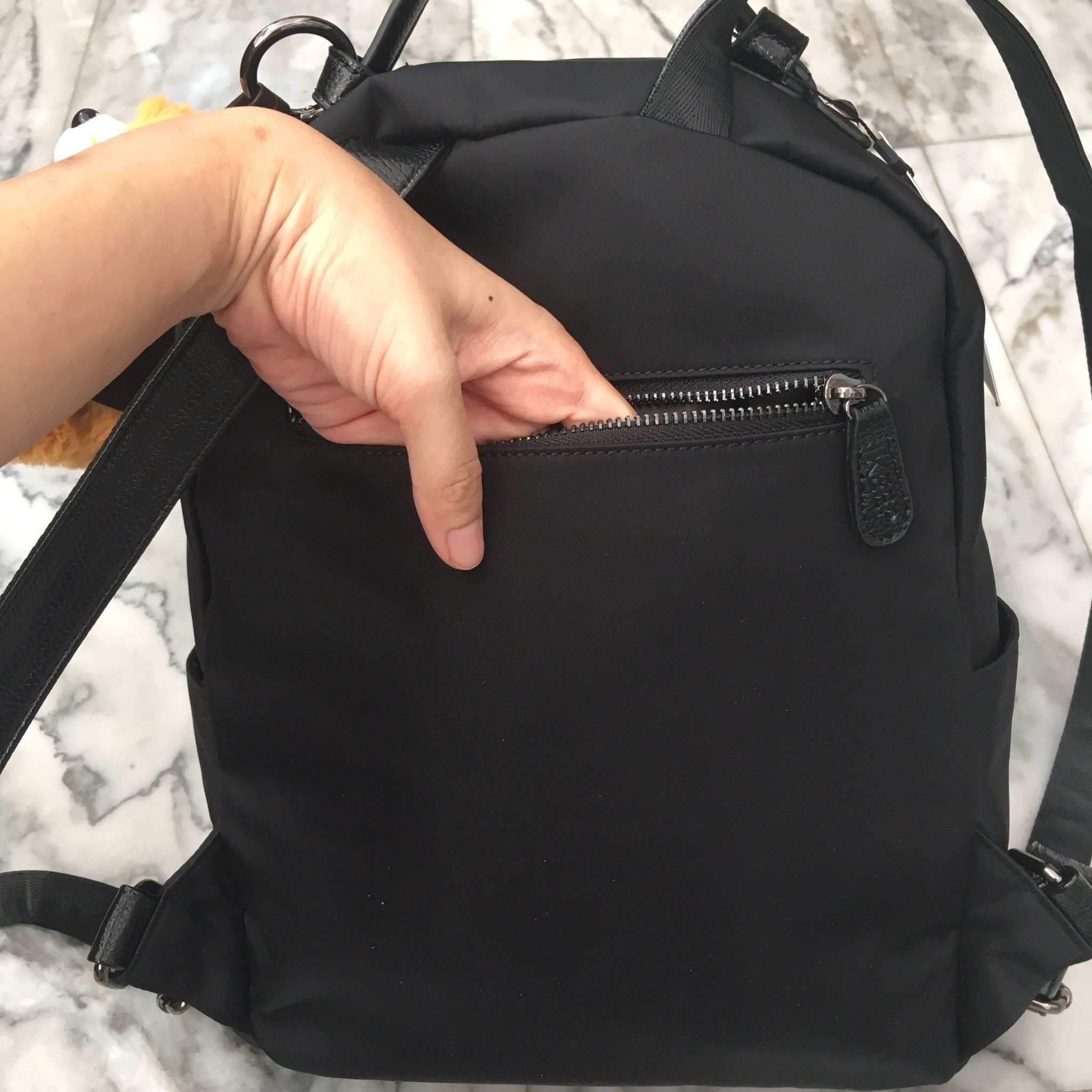 ใหม่ล่าสุด !!! เป้ไนล่อน แบรนด์ KEEP รุ่น Keep classic nylon backpack รุ่นนี้ถือเป็นรุ่นขายดีที่สุดของแบรนด์เลย จุดเด่นที่ กระเป๋า ผ้าไนล่อน น้ำหนักเบา ดีไซด์ ทันสมัย เข้าได้กับทุกชุด สายสะพายเป็นหนังอย่างดี ทนคะ สะพายสบายไหล่คะ ตัวกระเป๋ามีช่องเก็บของจุก