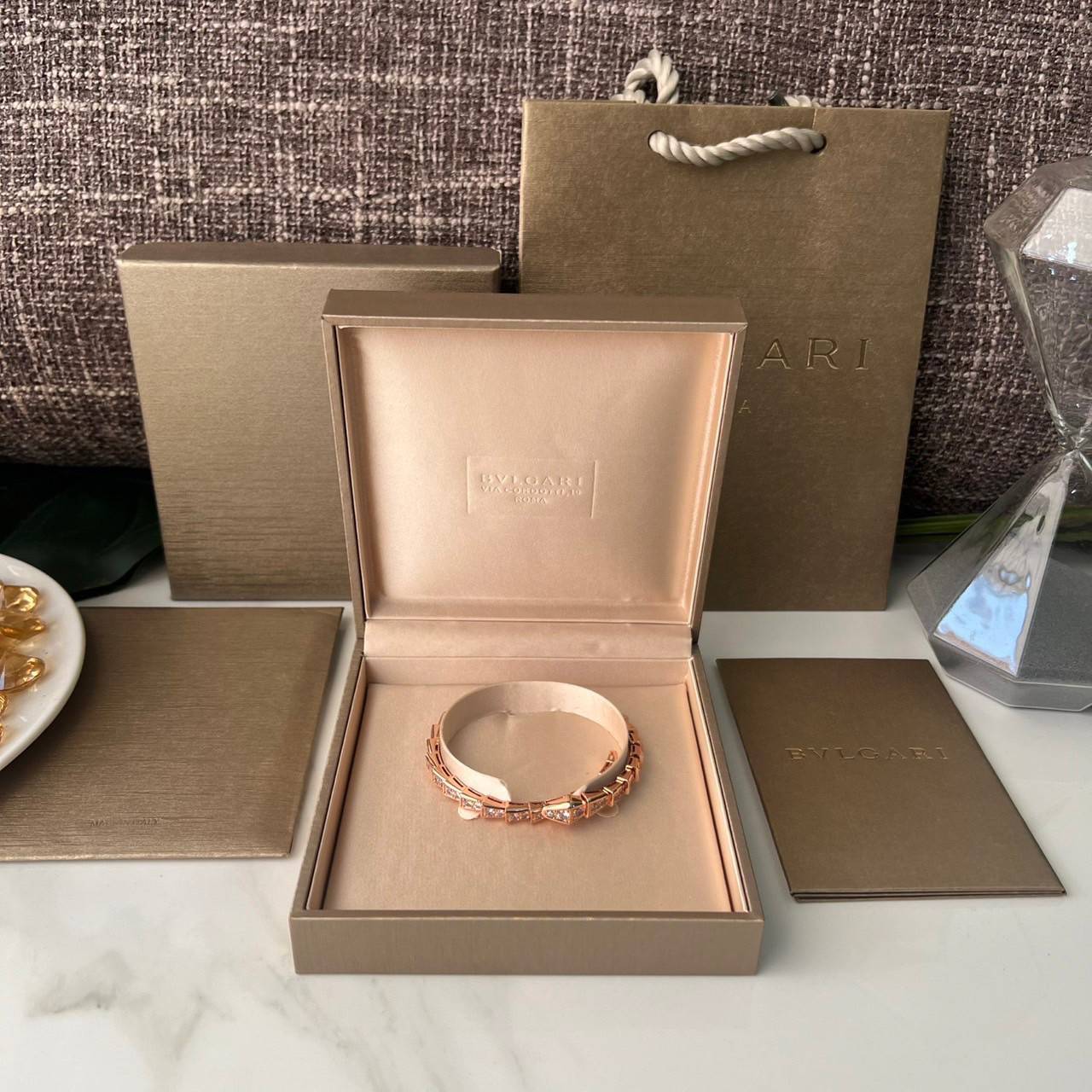 เกรดเทพ ORI | Bvlgari Bracelet 19-20cm คุณภาพงานประกวด เกรดดีสุดเอาใจสาวๆไปเลย โลหะเคลือบเงาสวยสมจริง ไม่ลอกไม่ดำ Full set box