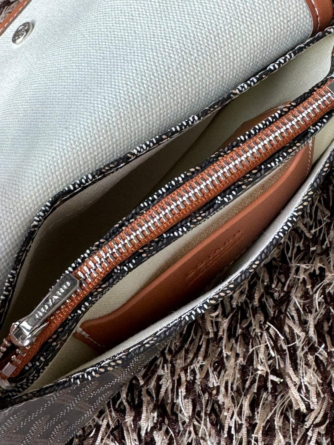 Goyard Plumet Rocket Wallet กระเป๋าสะพายใบเล็กกะทัดรัด ดีไซน์กระเป๋าสตางค์ มีช่องเพียงพอสำหรับใส่ธนบัตร เงินสด เอกสารต่าง ๆ