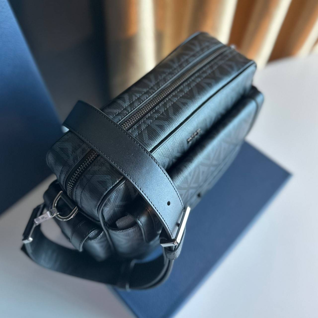 DIOR HIT THE ROAD MESSENGER BAG CD Diamond Canvas and Smooth Calfskin เกรดเทพออริจินอล หนังแท้ งานดีสุด ภาพถ่ายจากงานขายจริง ใช้งานต่างประเทศได้