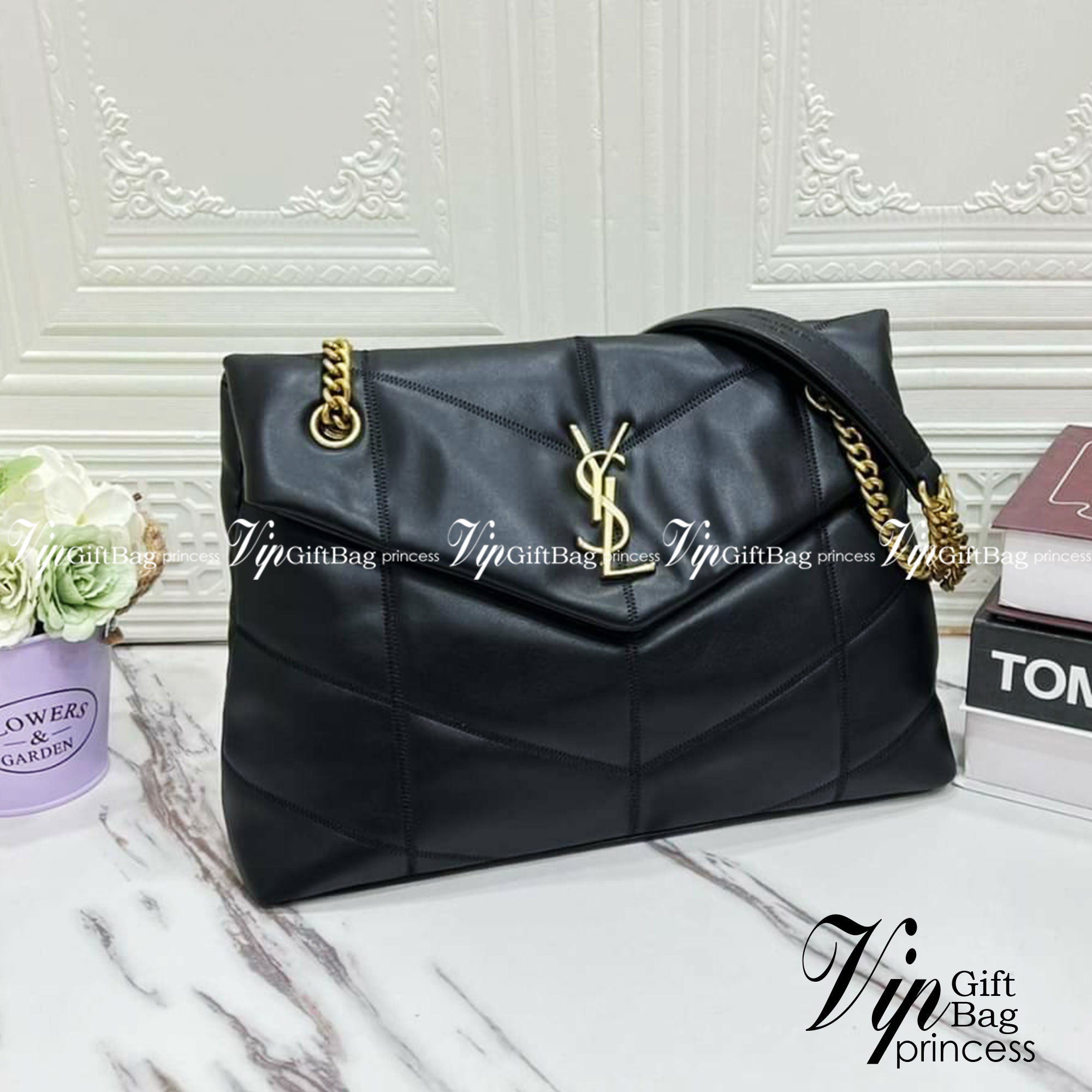 VIP 🥂 YVES SAINT LAURENT Loulou Puffer Small shoulder bag 12" / YSL Loulou Puffer quilted leather มามุงค่าา ใครเล็งใบนี้มาแล้วน้า งานหนังสวยสมการรอคอย มาแบบครบเซ็ทพร้อมถุงผ้าและกล่อง นอกจากจะซื้อมาใช้เองแล้ว ก็เหมาะซื้อเป็นของขวัญให้คนรู้จักเ
