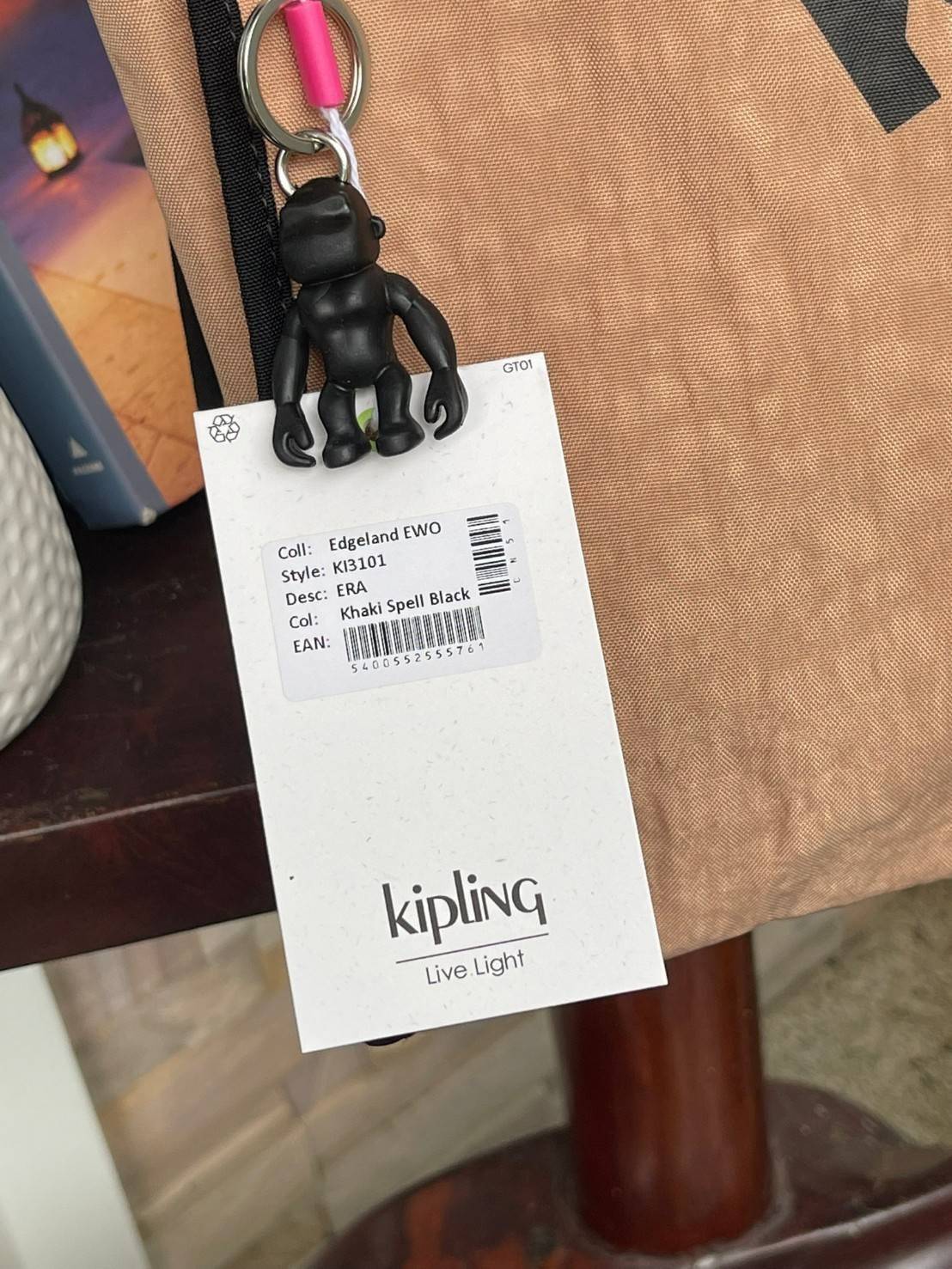 Kipling Stacey Tote Bag(KI3101) คอลเลคชั่นใหม่ล่าสุดจากkipling เป็นกระเป๋าที่มีสายคล้องเอาไว้ใช้งานบริเวณไหล่ สามารถจัดเก็บสิ่งของได้ในจำนวนมาก รวมไปถึงตัวซิปที่มีความไหลลื่น ใช้งานง่ายไม่มีสะดุดในขณะเดียวกันตัวกระเป๋าเองก็มีน้ำหนักเบามาก ๆ พื้นฐานที่สามา