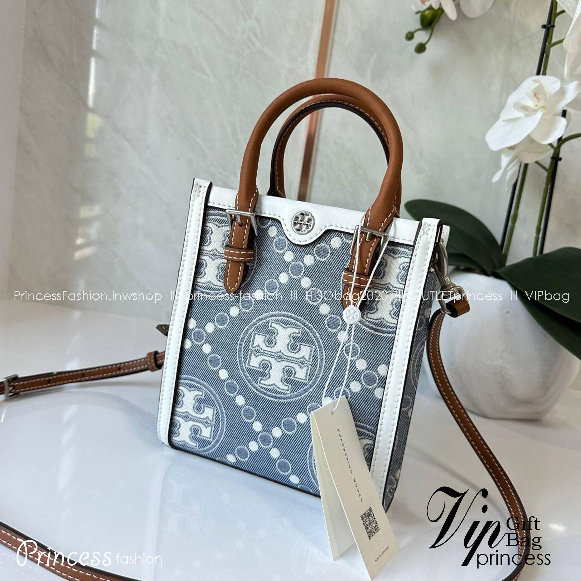 Tory Burch Mini T Monogram Denim Tote / Tory Burch T Monogram Jacquard Denim Mini Tote กระเป๋าทรงโท้ทไซส์มินิ T Monogram รูปแบบคลาสสิค ตัดเย็บอย่างดี คอลใหม่ห้ามพลาดคะ