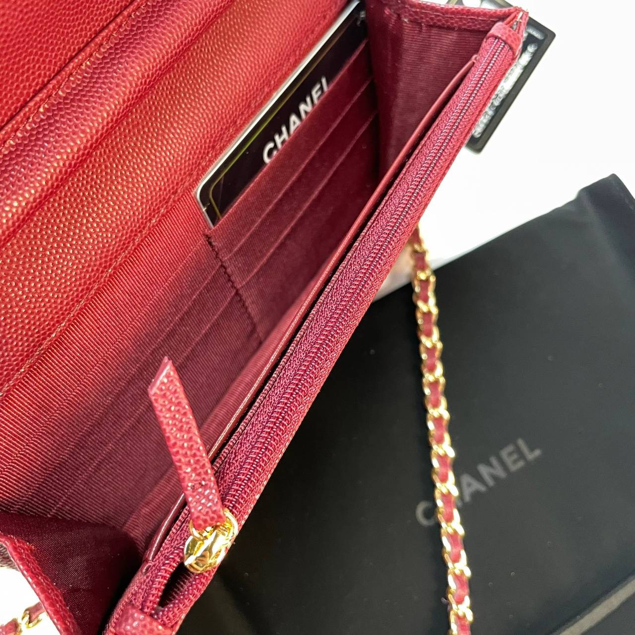 VIP 】หนังแท้ CHANEL WOC style โทนสีพาสเทล กระเป๋าสะพายทรงสวยตลอดกาล วัสดุหนังลายคาเวียร์ เนื้อนุ่ม อยู่ทรงคุณภาพดีตามแบบฉบับของแบรนด์ น้ำหนักเบา ด้านหน้ามีโลโก้แบรนด์อะไหล่หรู มีช่องใส่บัตร ใส่ของจุกจิก เปิดปิดด้วยฝาปิดกระดุม ซับในหนัง ตัวจริงสวยมากๆถูกใจ