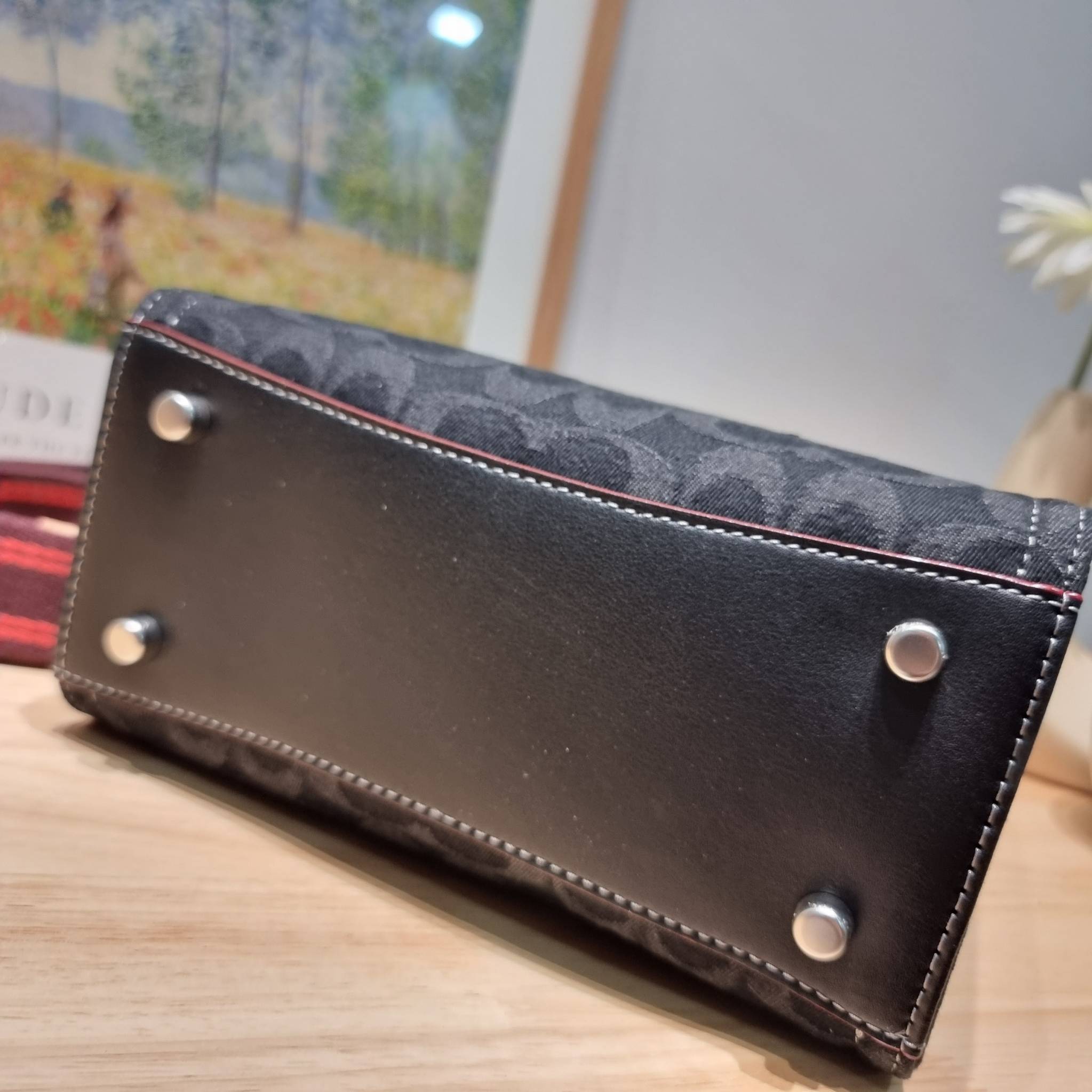 COACH CG091 FIELD TOTE 22 IN SIGNATURE DENIM คอลเลคชั่นใหม่ สีหายาก กับกระเป๋าทรงโท้ท ไซส์กำลังสวย ดีเทลปั๊มผิวเต็มใบ ดูดี มี texture