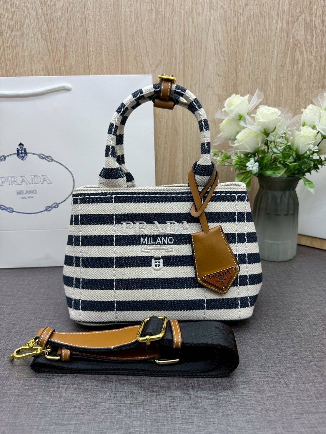 ORI หนังแท้ | Prada Jardinière linen blend mini-bag / Prada Tote Bag กระเป๋าทรงโท้ทใบเล็กน่ารัก ผ้าลินินผสม มาพร้อมดีไซน์ทันสมัย