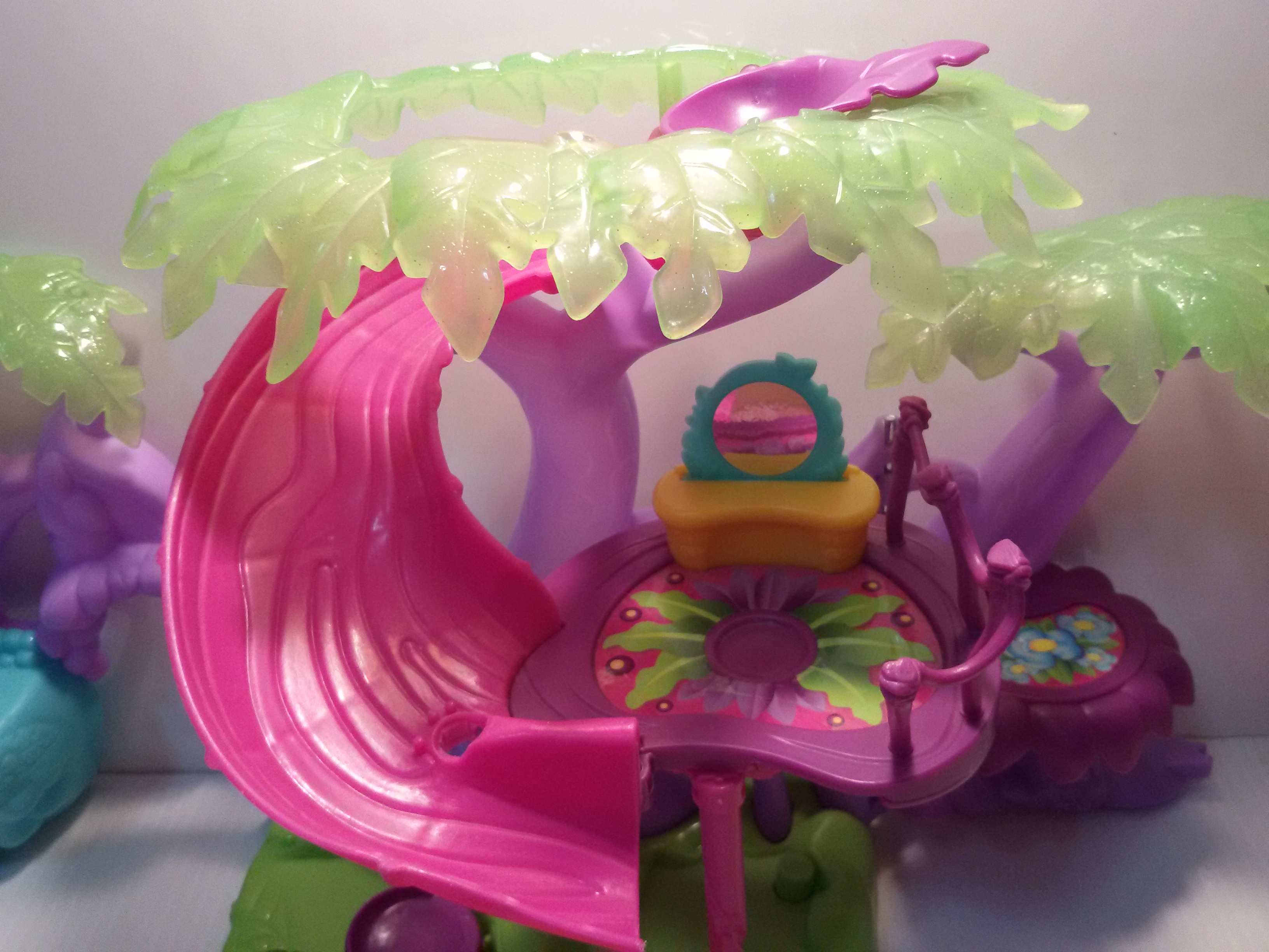 Zoobles Spinmaster Spring to life Razoo's Tree House มือสองค่ะ