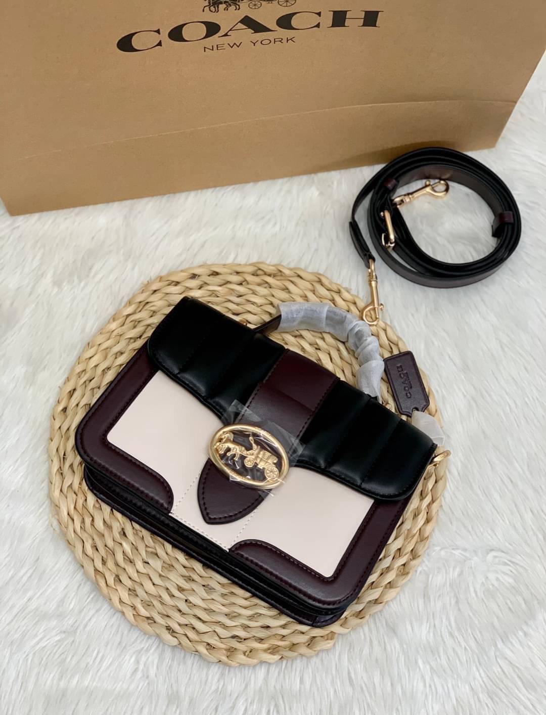 COACH SMALL GEORGIE TOP HANDLE IN BLOCKED SIGNATURE CANVAS ((6504//0468//6192//6015)) compact body portable shoulder bag 🌈ห้ามพลาด รุ่นแนะนำค่าา! พร้อมส่งทันที! กระเป๋าหิ้ว//สะพายข้างได้ วัสดุหนังแท้ 🔺หนึ่งใบทำลายหนังผสมกัน3แบบได้ลงตัวสวยง