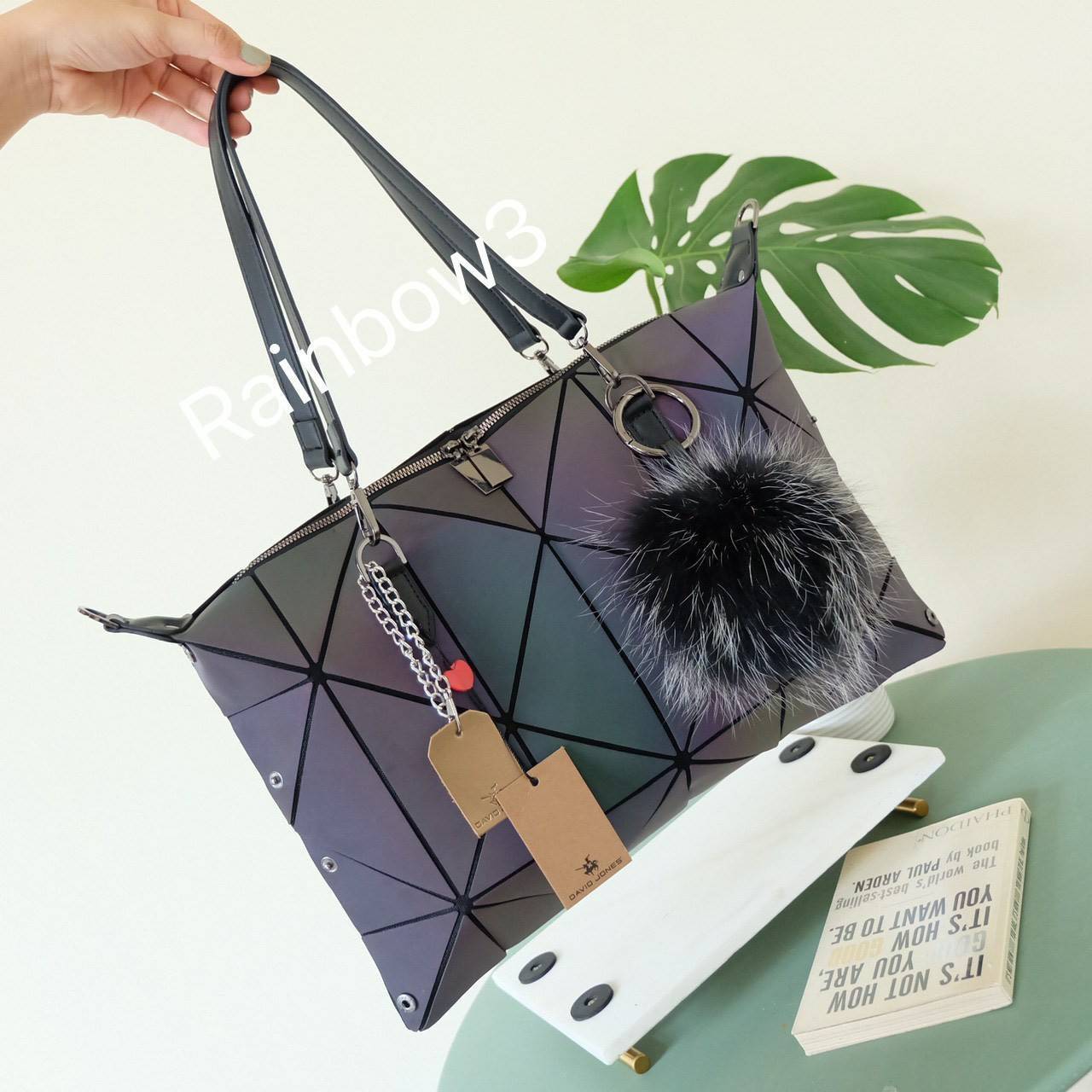 มาใหม่ กระเป๋าถือ/สะพาย ทรงสวย เหมือนซื้อ1ได้4 โอ้ย 🤩🤩 คุ้มสุดๆไปเลยค่า เพราะตัวกระเป๋าปรับได้ถึง4 แบบตามการใช้งานเลยน๊าแถมตัวกระเป๋าน้ำหนักเบาอีกด้วย ✨✨✨ สายสะพายถอดได้แถมสายยาวให้อีก 1 เส้น กระเป๋าทรงสุดฮิตจากแบรนด์ 