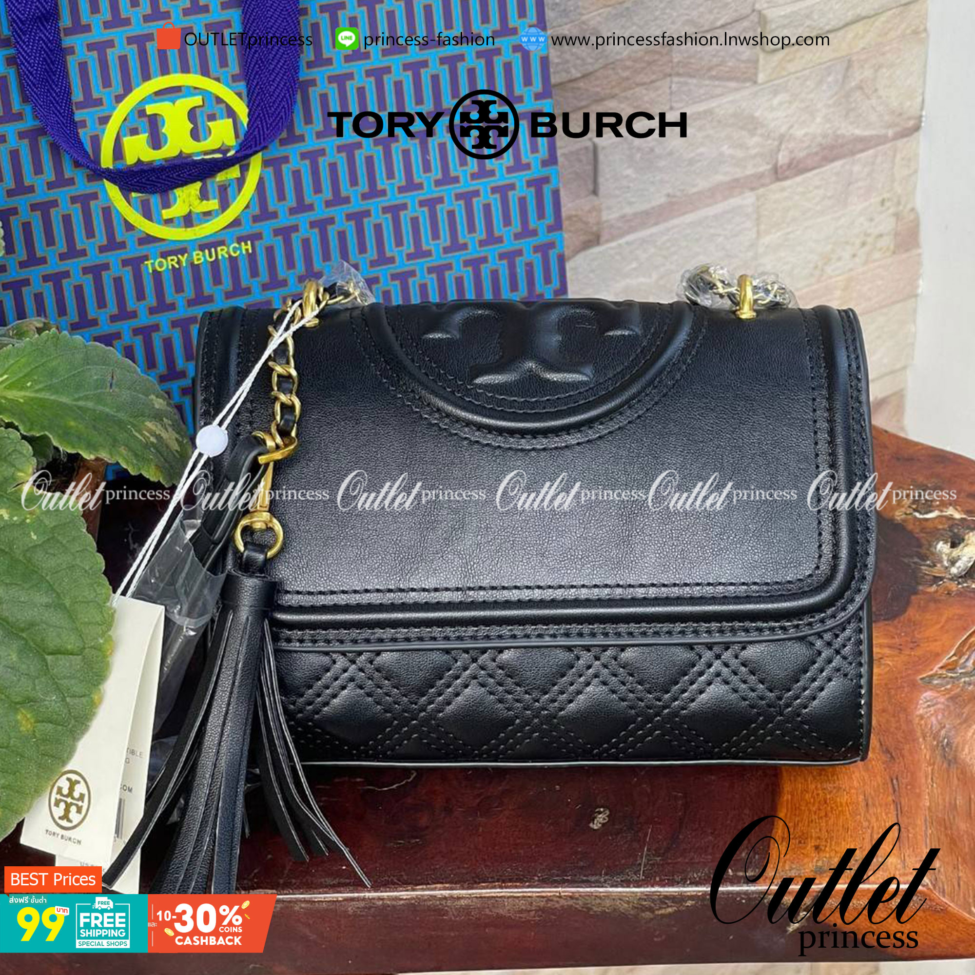 TORY BURCH Fleming Convertible Shoulder Bag ดีไซน์น่ารัก ดูแพงไม่เป็นรองใคร ใช้ได้ทั้งทั่วไปและออกงาน สาว ๆ คนไหนที่กำลังมองหากระเป๋าสะพายไหล่น่ารัก ๆ สักใบที่มีดีไซน์โดดเด่น สะดุดตาล่ะก็ไม่ควรพลาดกับ Collection นี้เลยค่ะ เพราะ Fleming นั้นเป็นรุ่นที่เรีย