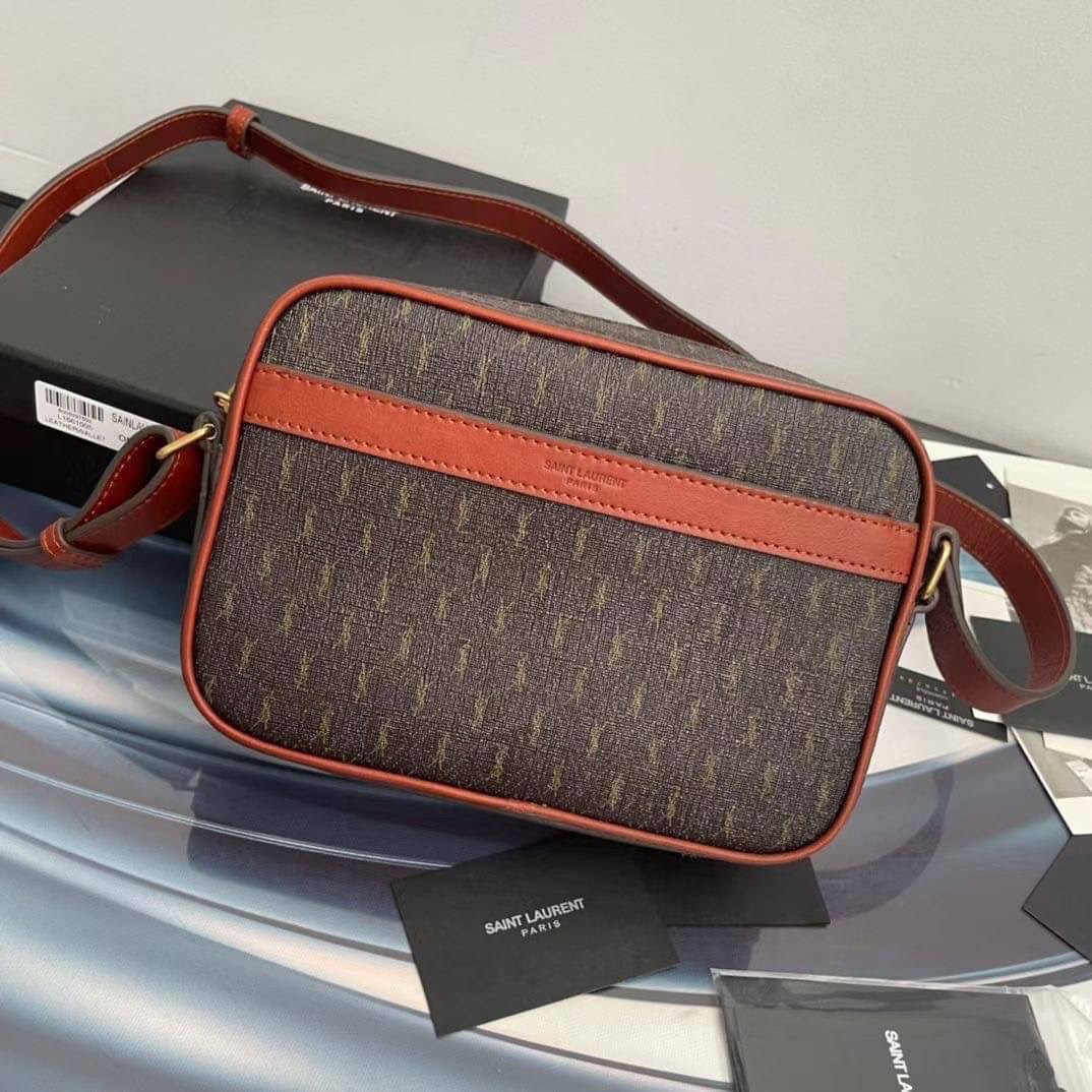 YVES SAINT LAURENT BAG กระเป๋าสะพายสไตล์วินเทจทรงเหลี่ยม งานหนังแท้สวย โทนสีผู้ดีมากค่ะ ภายในโล่งจะสะพายไหล่ CROSSBODY ก็ดูดี สินค้ามาพร้อมถุงผ้าและกล่องแบรนด์พร้อมส่งที่ไทยราคาสุดคุ้ม สาวก YSL ห้ามพลาด!