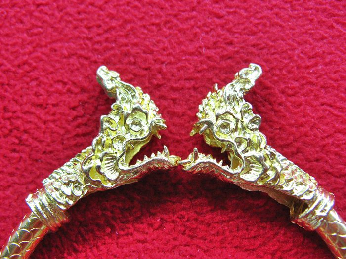 กำไลพญานาค2เศียรเนื้อทองเหลืองพร้อมใบคาถาค่ะ