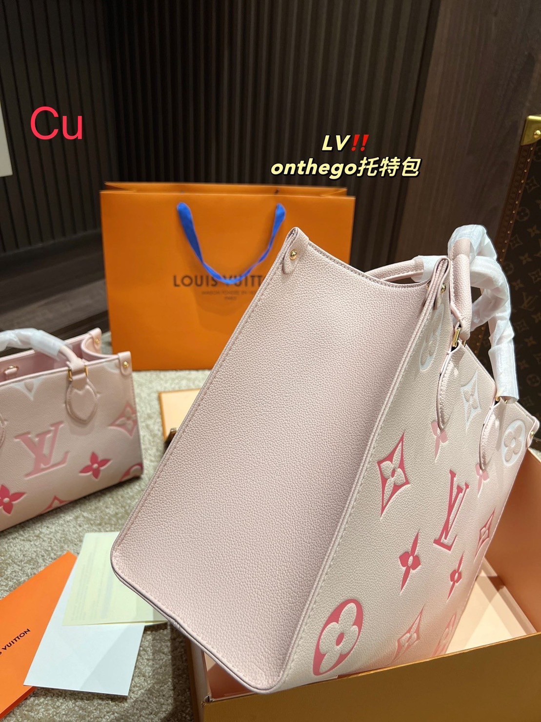 พร้อมส่ง 2 ไซส์ 2 สี โทนพาสเทล 💖💖 LV OnTheGo Leather Handbag / LV Tote Crossbody Bag กระเป๋าทรงโท้ทเวอร์ชั่นดั้งเดิม งานหนังเต็มใบ โทนสีพาสเทลละมุน ปั้มโลโก้ไล่สีเป็นเอกลักษณ์