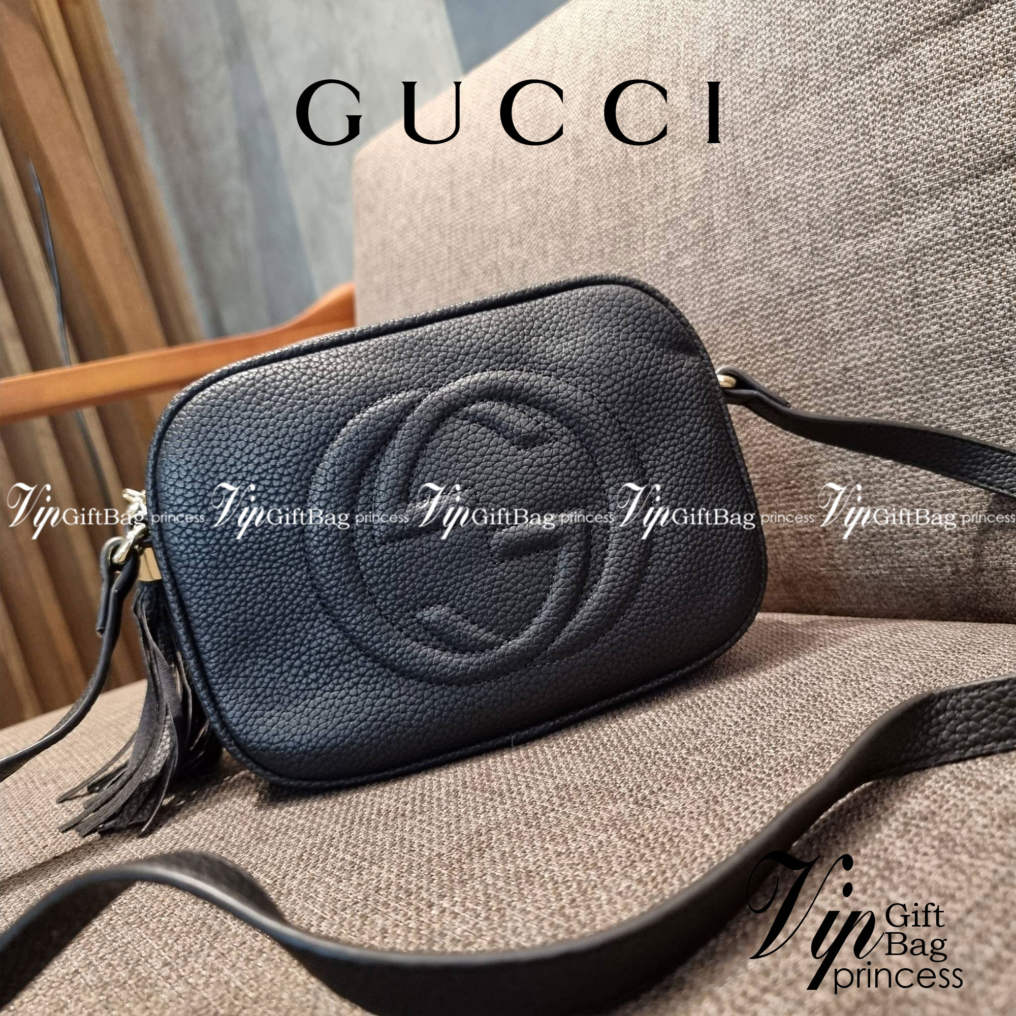 GUCCI Soho Disco Bag in Black Leather Hot item!! รุ่นหายาก ยอดฮิต GC soho crossbody bag กระเป๋าสะพายข้าง พรีเมี่ยมกิ๊ฟจาก dutyfree ที่สาวๆตามหา ด้วยดีไซน์และรูปทรงคลาสสิค ทำให้ใช้งานง่าย ตอบโจทย์ทุกลุค วัสดุหนัง pepble มีเอกลักษณ์ที่พู่หนัง สีเข้ากันกับตั