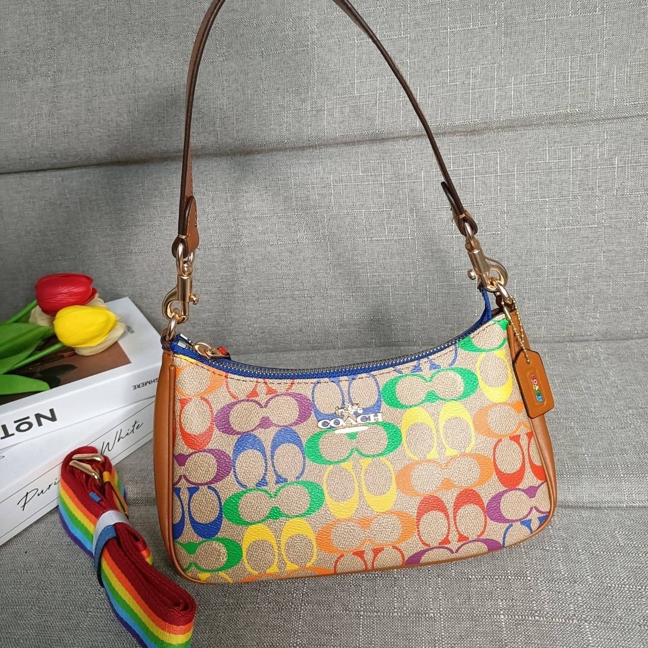 พร้อมส่งครบสี สวยทุกสีเลยค่า😘 ((CA173//CA209//CA548)) COACH TERI SHOULDER BAG 🔹กระเป๋าทรงพอช ในรูปแบบหนังแท้ หนังนิ่มสวยมากค่ะ