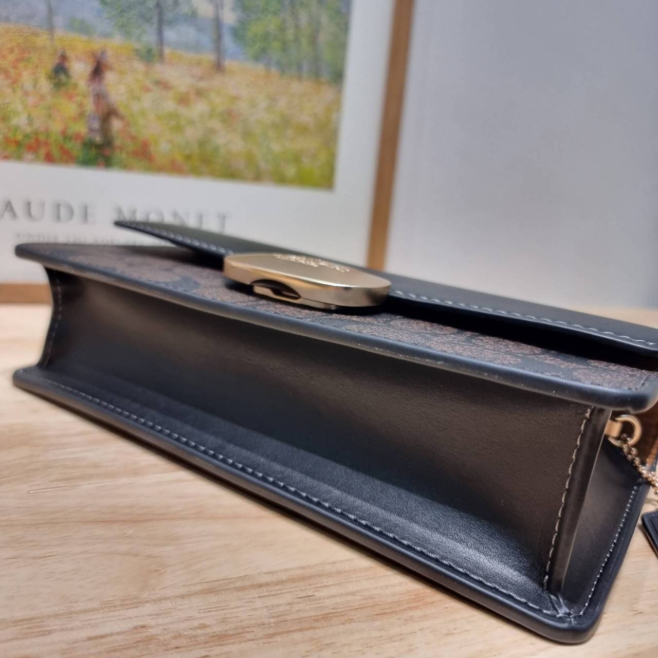 COACH CR528 ELIZA FLAP CROSSBODY IN SIGNATURE CANVAS กระเป๋าสะพายสุดหรู ดีไซน์โลโก้รุ่นใหม่สวยเด่น เกรดท็อปออริ เกรดดีสุด สลับแท้ 1:1