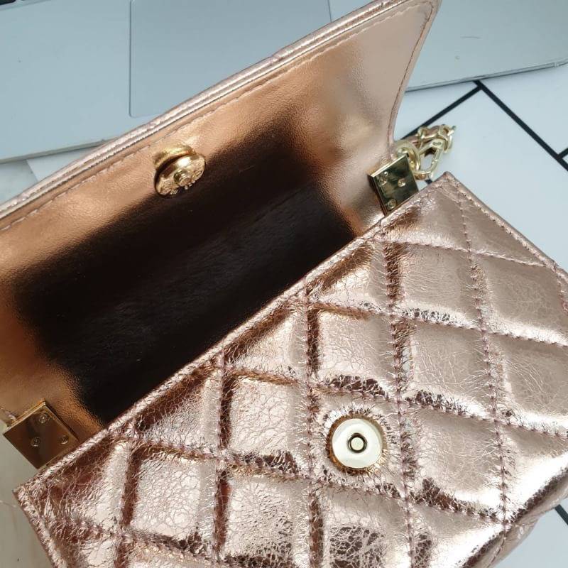 รุ่นขายดีที่สุด ** รอบใหม่ **หนังวัวแท้ สวย นิ่มมากๆค่า และ ปักลายตารางออกมาสวยมาก ** KEEP รุ่น Florence Flat bag ตัวกระเป๋าหนังแท้ นิ่ม-ตึง สุดๆ รุ่นนี้ จะมี 2 ขนาด คือ mini และ classic ไซด์