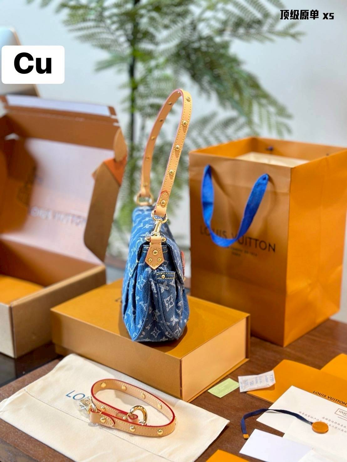 LV Sunset Denim Bag กระเป๋าสะพายไหล่ทรงสวย แรงมากฉุดไม่อยู่ กับกระแสคอลใหม่ lvremix ดีไซน์แบบตัวมัม y2k รูปทรง baguette สวยดูแพง ใบนี้ก็ฉ่ำสุดๆ