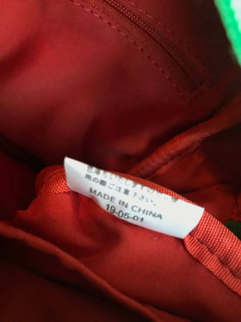 Anello 2Way mini boston Bag คอลเลคชั่นสีทูโทนสดใสต้อนรับลมร้อน กับกระเป๋าถือหรือสะพายข้าง วัสดุผ้าแคนวาสตัดสีทูโทน ที่หูจับมีตัวล้อคสาย มีฐานกว้างตั้งอยู่ทรง เหมาะกับการใช้งานที่สะดวกสบาย มีช่องใช้งานทั้งภายในและภายนอก ใส่ได้ทั้งกระเป๋าสตางค์ทรงยาว มินิไอ