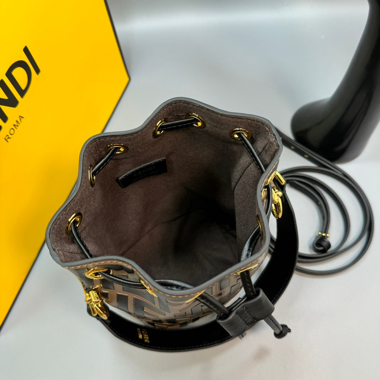 FENDI Mon Tresor Brown leather mini bag / FENDI Bucket Bag กระเป๋าสะพายทรงบัคเก็ต ไซส์มินิ เกรดออริ สลับแท้ 1:1 ใช้ต่างประเทศได้