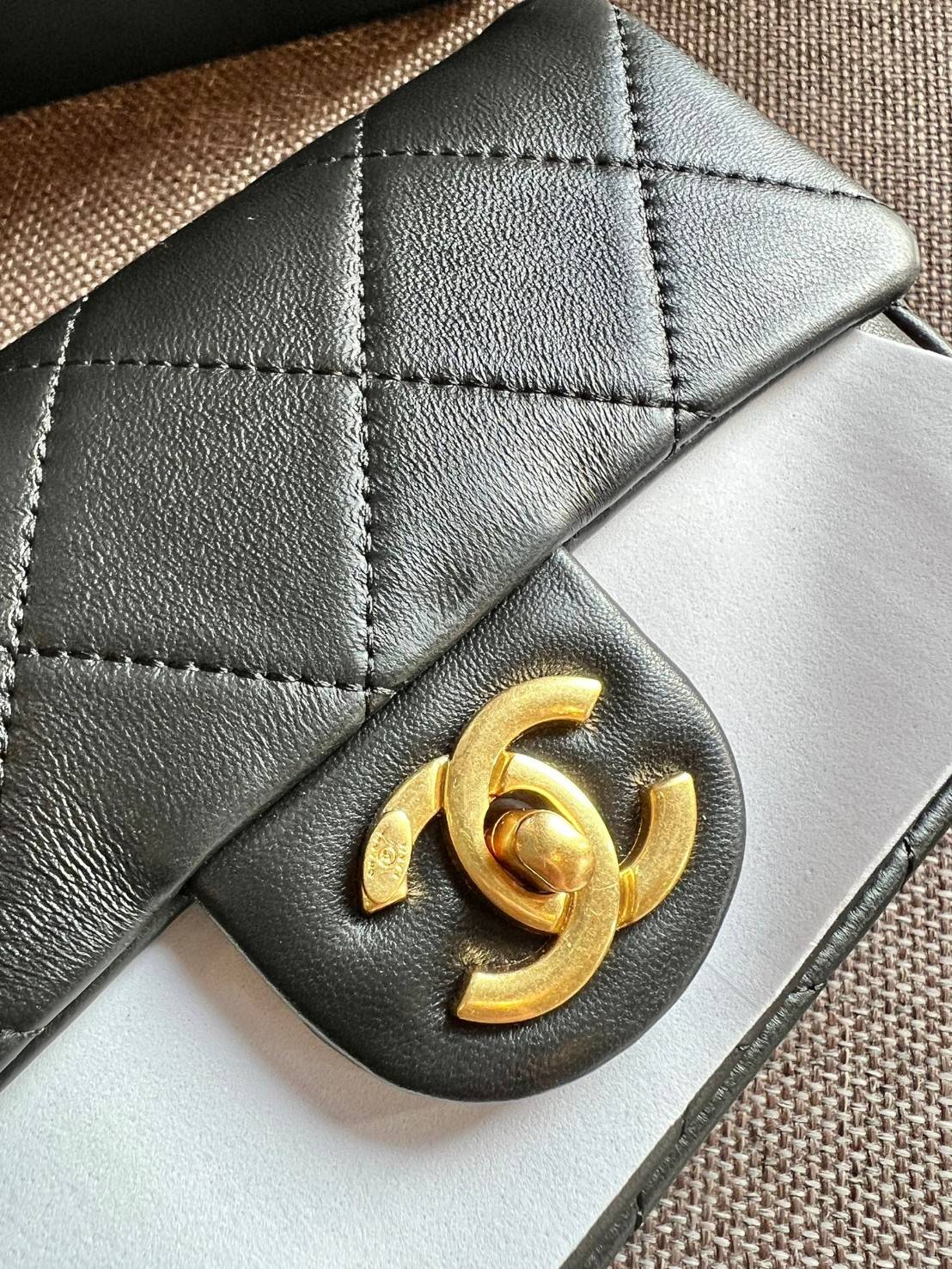 Chanel Small Flap Bag with Top Handle 8" /CHANEL CHAIN SHOULDER BAG กระเป๋าสะพายได้และหิ้วได้ หนังสวย เรียบ สัมผัสนุ่มมือ น่าใช้มากๆ