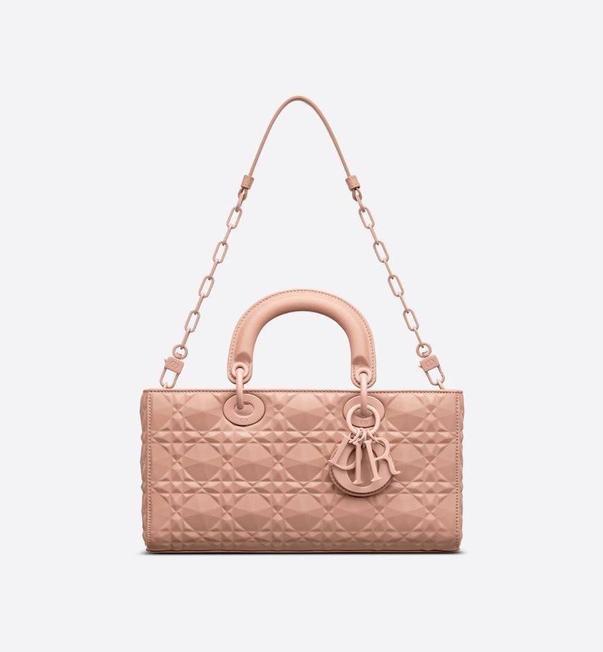DIOR LADY D-JOY BAG Cannage Calfskin with Diamond Motif / CD LADY D-JOY BAG ดีไซน์ใหม่ อัพเลเวลความหรู กับกระเป๋าสะพายข้างที่รอบนี้ดีไซน์รูปทรงโฉมใหม่ ใช้งานง่ายขึ้น