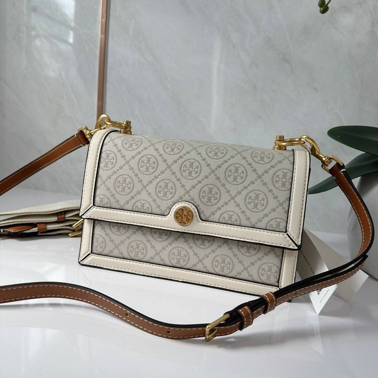 Tory Burch Small T Monogram Shoulder Bag กระเป๋าสะพายรูปทรงยอดนิยม เกรดท็อปออริ เกรดดีสุด สลับแท้ 1:1 ใช้ต่างประเทศได้