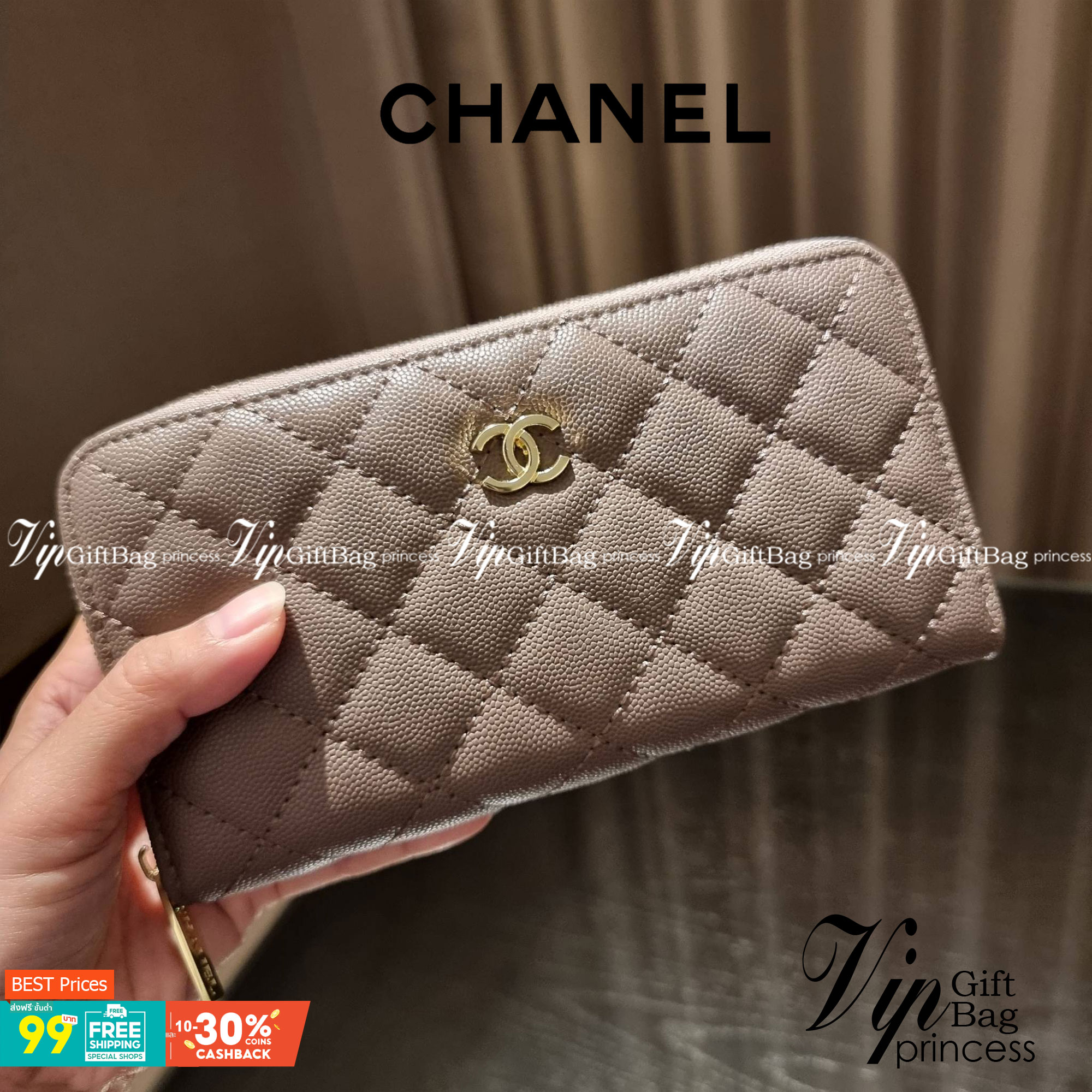 VIP 】กระเป๋าสตางค์ใบยาวรุ่นซิปรอบ สวยรับทรัพย์จาก Chanel วัสดุหนังลายคาร์เวีย ใช้แล้วขับผิวสุดๆ เปิด-ปิดด้วยซิปรูดรอบใบ ใช้งานง่าย ภายในกระเป๋ามีช่องใส่บัตรได้ ใส่ธนบัตรหรือเหรียญได้ มีช่องซิปแยกอีกหนึ่งช่อง ดีไซน์เรียบหรูแบบนี้ สาวๆห้ามพลาดกันน้า!! ซื้อใ