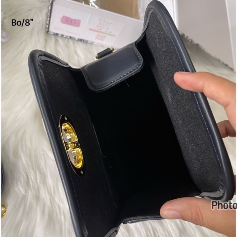 DIOR SMALL BOSTON BAG Blue Oblique Embroidery กระเป๋าสะพายทรงกล่องบอสตัน New for Winter 2023 คอลผู้ดี สวยหรู ตอบโจทย์และแมทช์ได้กับทุกลุคทุกสไตล์