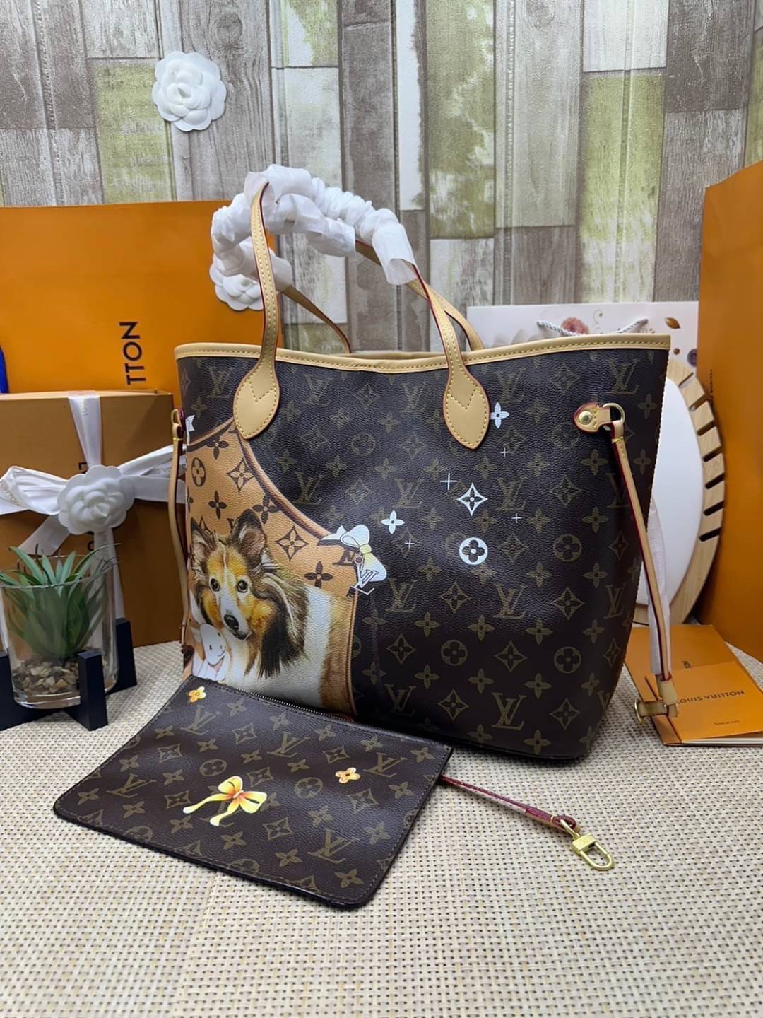 LV Neverfull MM Tote Monogram Canvas With Cat / Puppies กระเป๋าทรงโท้ท รุ่นลิมิเต็ด พิมพ์ลายน้องหมา น้องแมว ลวดลายท่องเที่ยว ลายสีสัน เป็นการรังสรรค์สุดท้าทายครั้งใหม่ของกระเป๋ารุ่นไอคอนิกจากหลุยส์ ผสานความหลากหลายในการใช้งานยุคใหม่กับพลังสีสันอันสดใสได้อ
