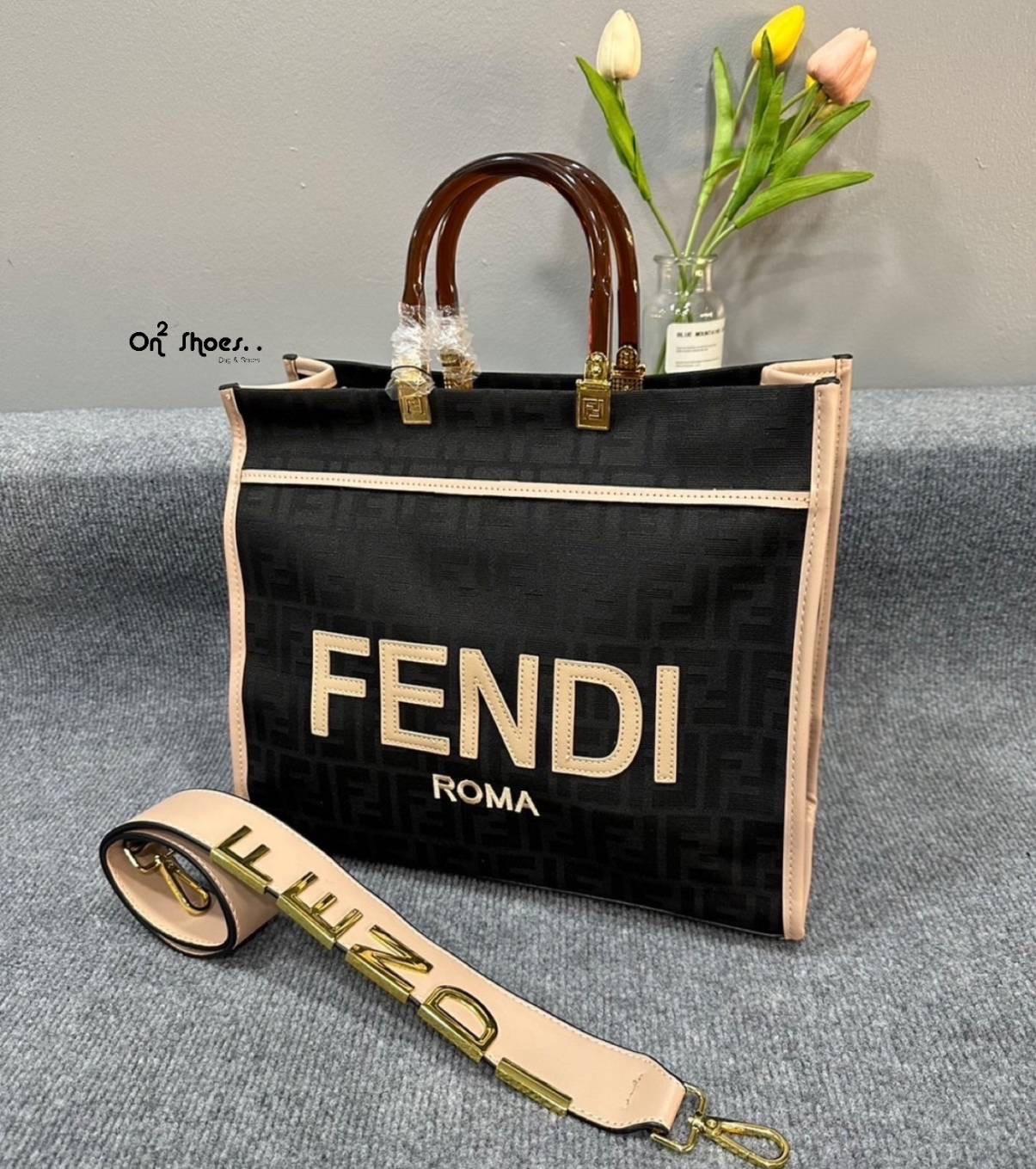FENDI SHOPPING BAG / FENDI TOTE BAG กระเป๋าถือ/สะพายไหล่ ทรงสวย หรู ดูโดดเด่น ดีไซน์ทันสมัย
