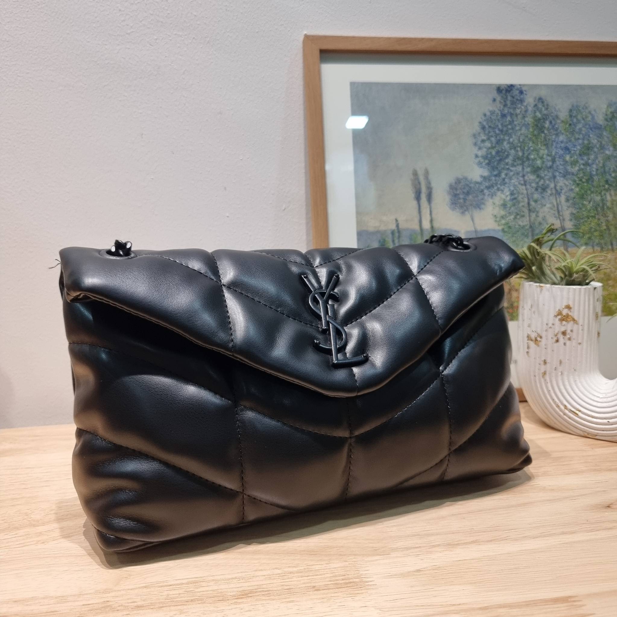 YSL PUFFER SMALL CHAIN BAG IN QUILTED / Yves Saint laurent puffer small chain bag in quilted กระเป๋าสะพายรุ่นยอดนิยม ทรงสวย ใช้ได้บ่อยไม่มีเบื่อ วัสดุหนังสัมผัสนิ่มมือ ดีไซน์เรียบหรู