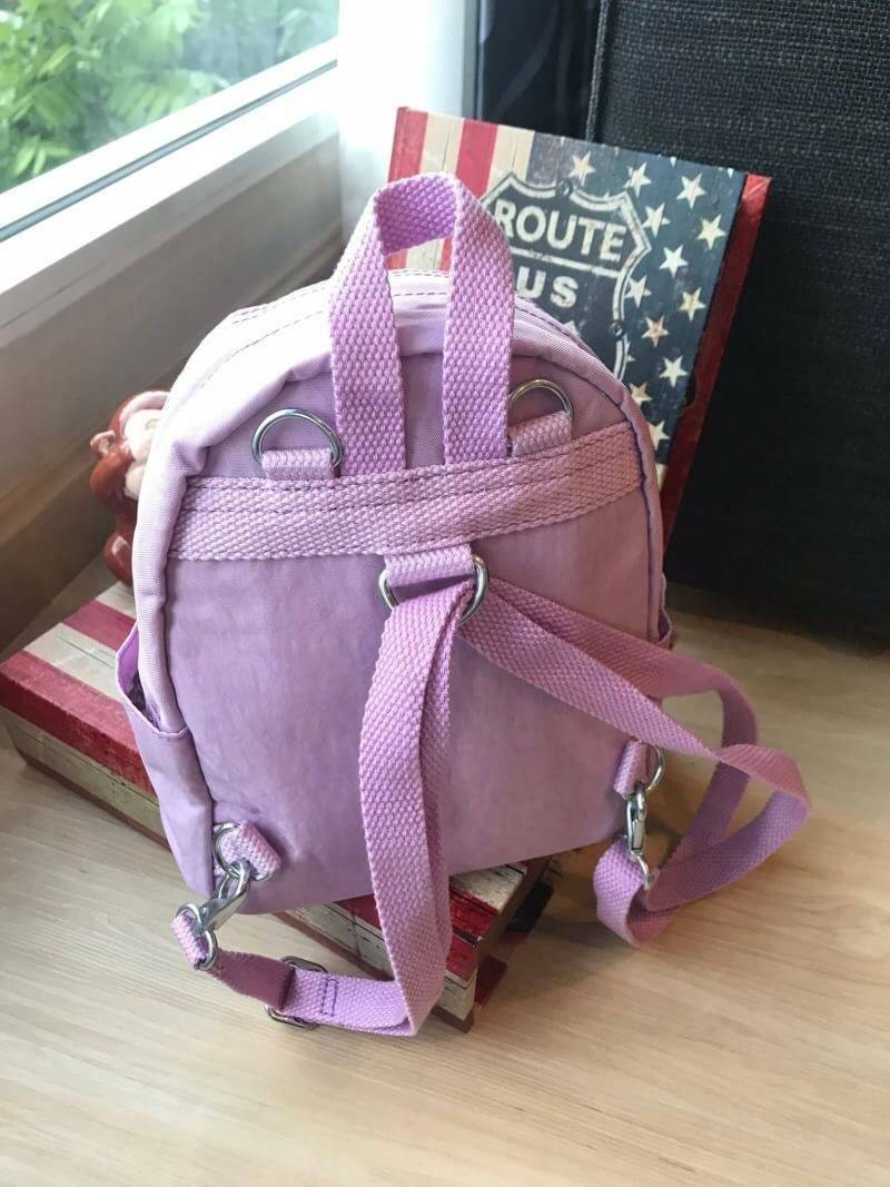 Kipling MINI BACKPACK Small backpack กระเป๋าเป้มินิ ส วัสดุไนล่อน กันน้ำได้ รูปทรงสวย ขนาดกะทัดรัด น้ำหนักเบา สีสันสดใส มาพร้อมสายถอดออกได้ สามารถ เลื่อนปรับสายสะพายได้ 2 แบบสะพายไหล่ , แบบเป้สะพายหลัง ด้านหน้ามีช่องซิป 1 ช่อง ช่องหลักด้านกว้างมีช่องซิป แ