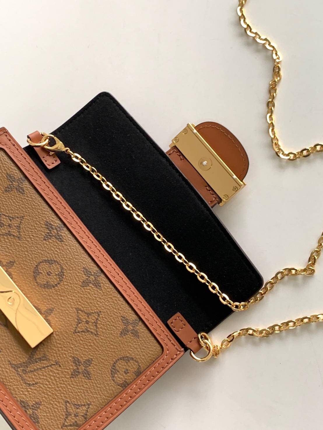 หนังแท้ LOUIS VUITTON DAUPHINE CHAIN WALLET / LV DAUPHINE พร้อมส่งที่ไทย งานหนังแท้ทั้งใบ เกรดเทพออริจินอล เนื้องานสวยงาม ภาพสินค้าถ่ายจากงานขายจริง ใช้งานต่างประเทศได้