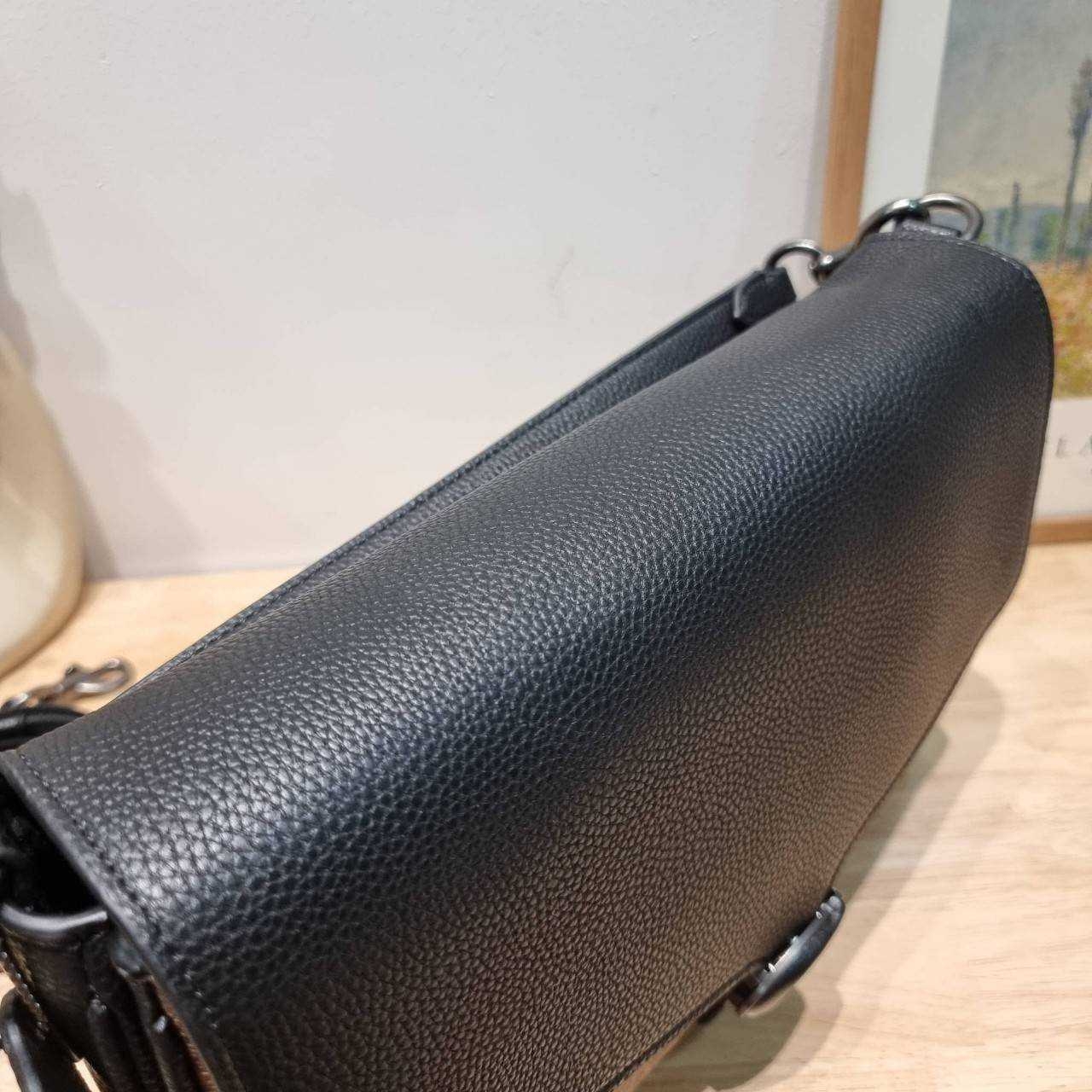 COACH Soft Tabby Messenger In Signature Canvas C8430 CH769 ไอเท็มที่หนุ่มๆต้องไม่พลาด กระเป๋าทรงแมสเซนเจอร์ใบใหญ่กำลังพอดี พร้อมด้วยสายสะพาย 2 เส้น