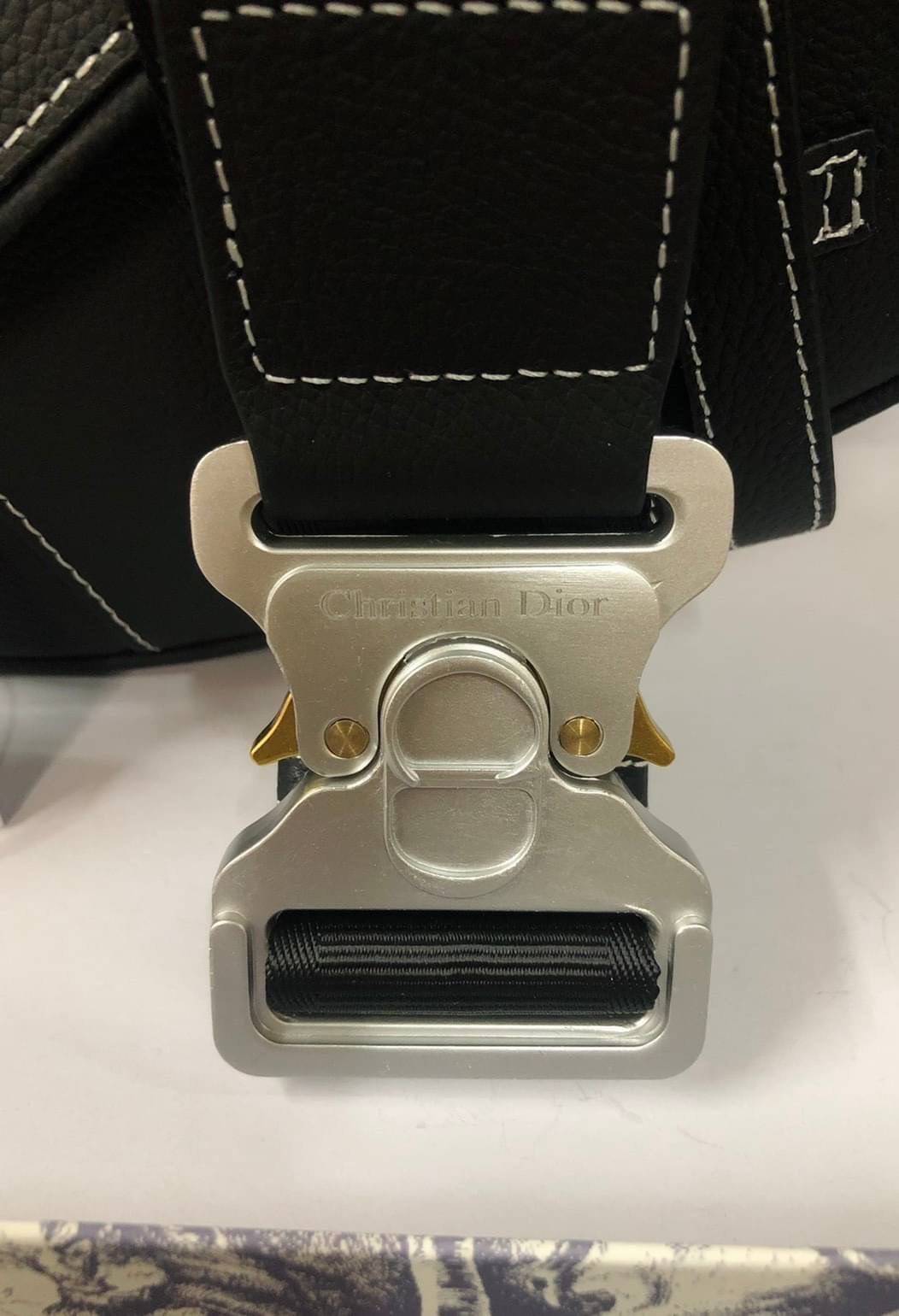 หนังแท้ Dior Shawn Stussy Saddle Crossbody Bag Printed Leather / Dior Waist Bag / Dior Belt Bag / Dior Saddle พร้อมส่งที่ไทย ภาพสินค้าถ่ายจากงานขายจริง ใช้งานต่างประเทศได้ค่ะ